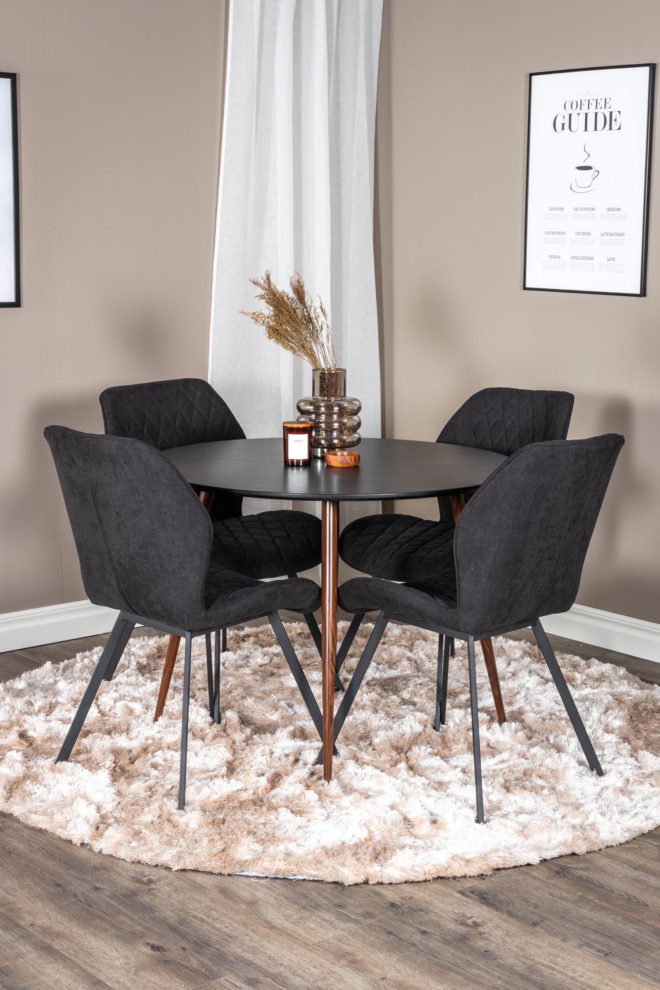 Elegantes Esszimmerset Plaza + Gemma, perfekt für moderne Räume.