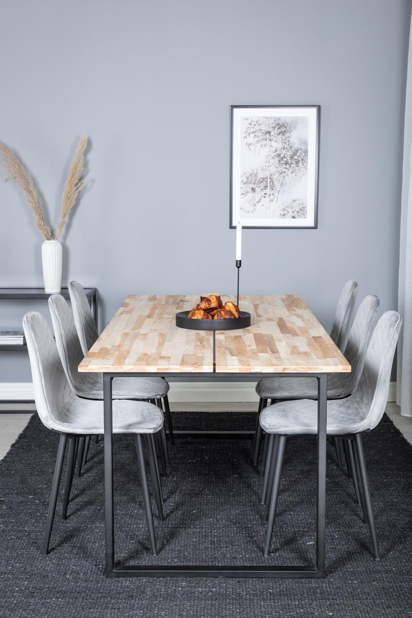 Entdecken Sie das Cirebon Esszimmerset + Polar 200cm/6St. von Venture Home – eine perfekte Kombination aus Komfort, Stil und Langlebigkeit für Ihr Esszimmer.