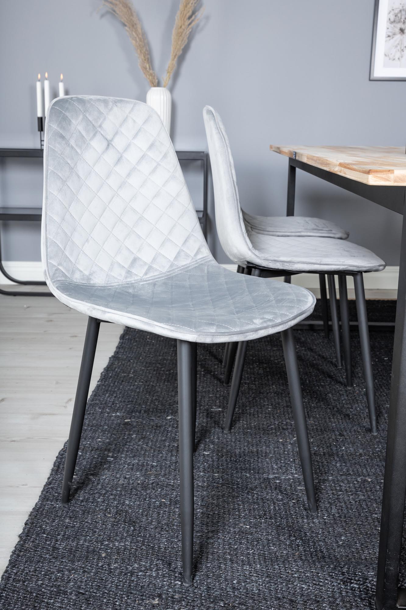 Stilvolles Cirebon Esszimmerset: Komfort und Design für Ihr Zuhause.