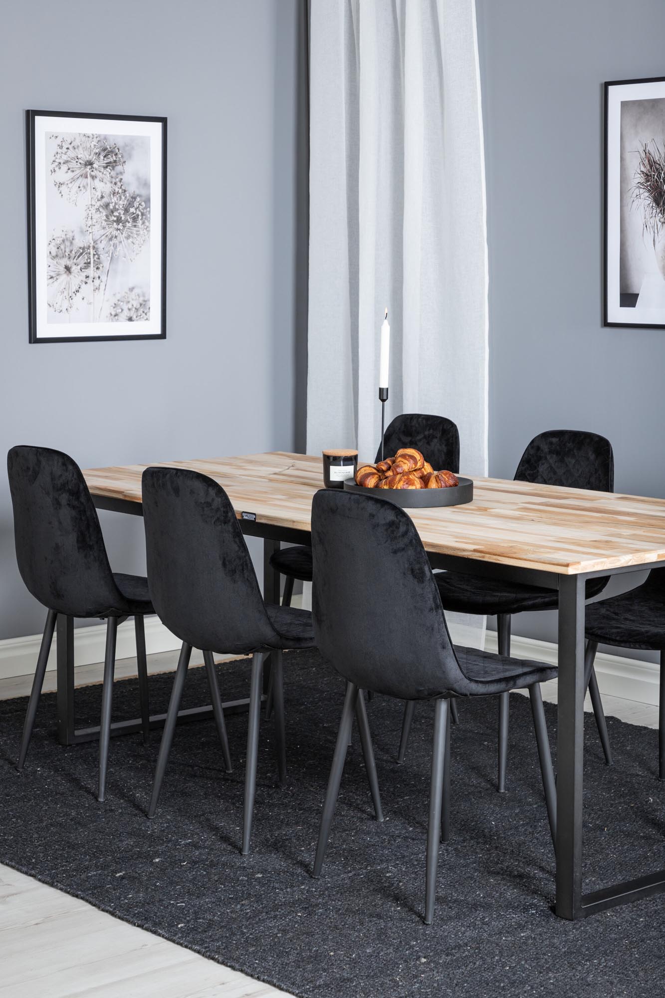 Stilvolles Cirebon Esszimmerset mit 200 cm Tisch und 6 Samtstühlen. Perfekte Kombination aus Eleganz, Komfort und Funktionalität für Ihr Zuhause.