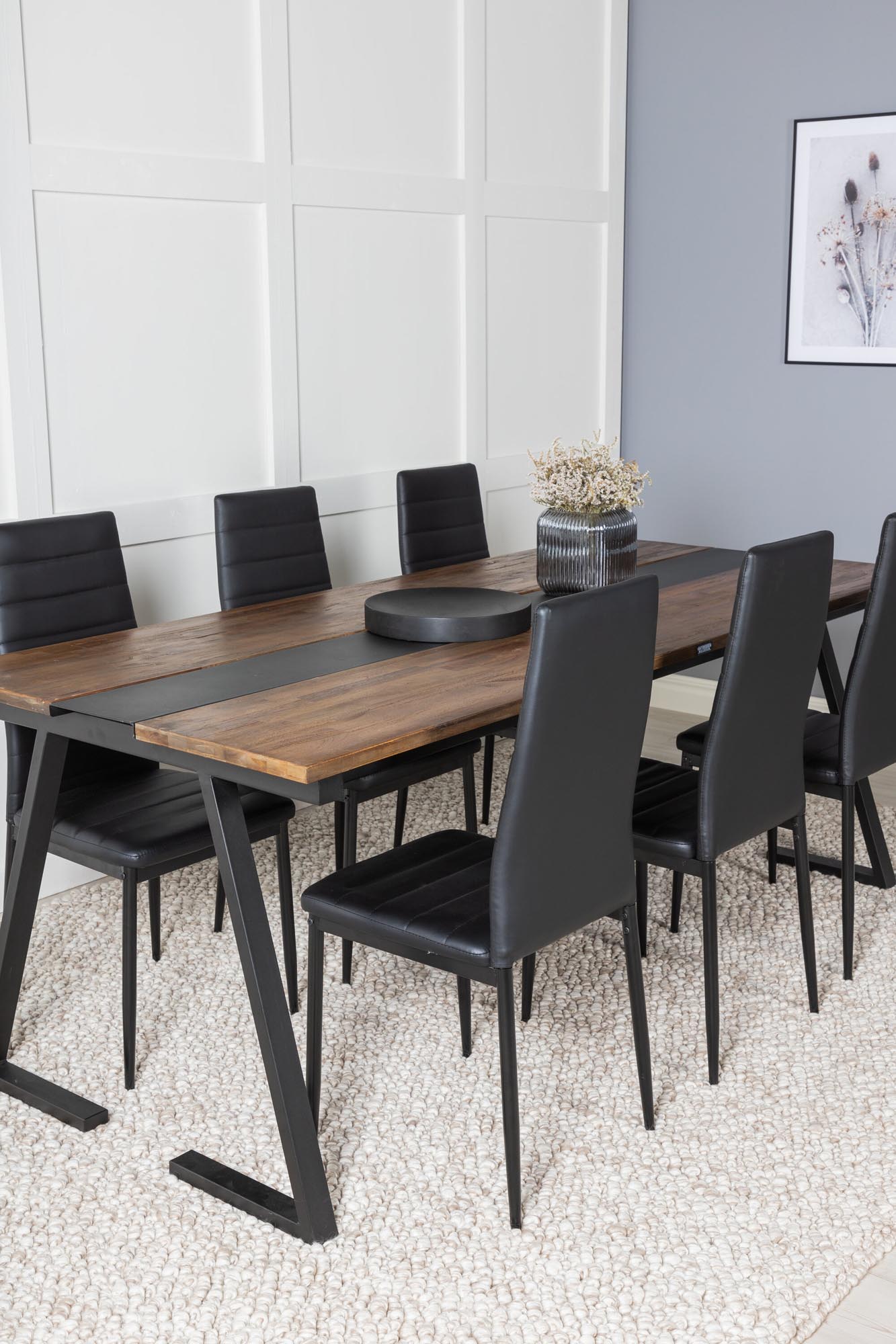 Entdecken Sie das elegante Jakarta Esszimmerset von Venture Home: 200 cm Tisch und 6 komfortable Stühle für stilvolle Essmomente.