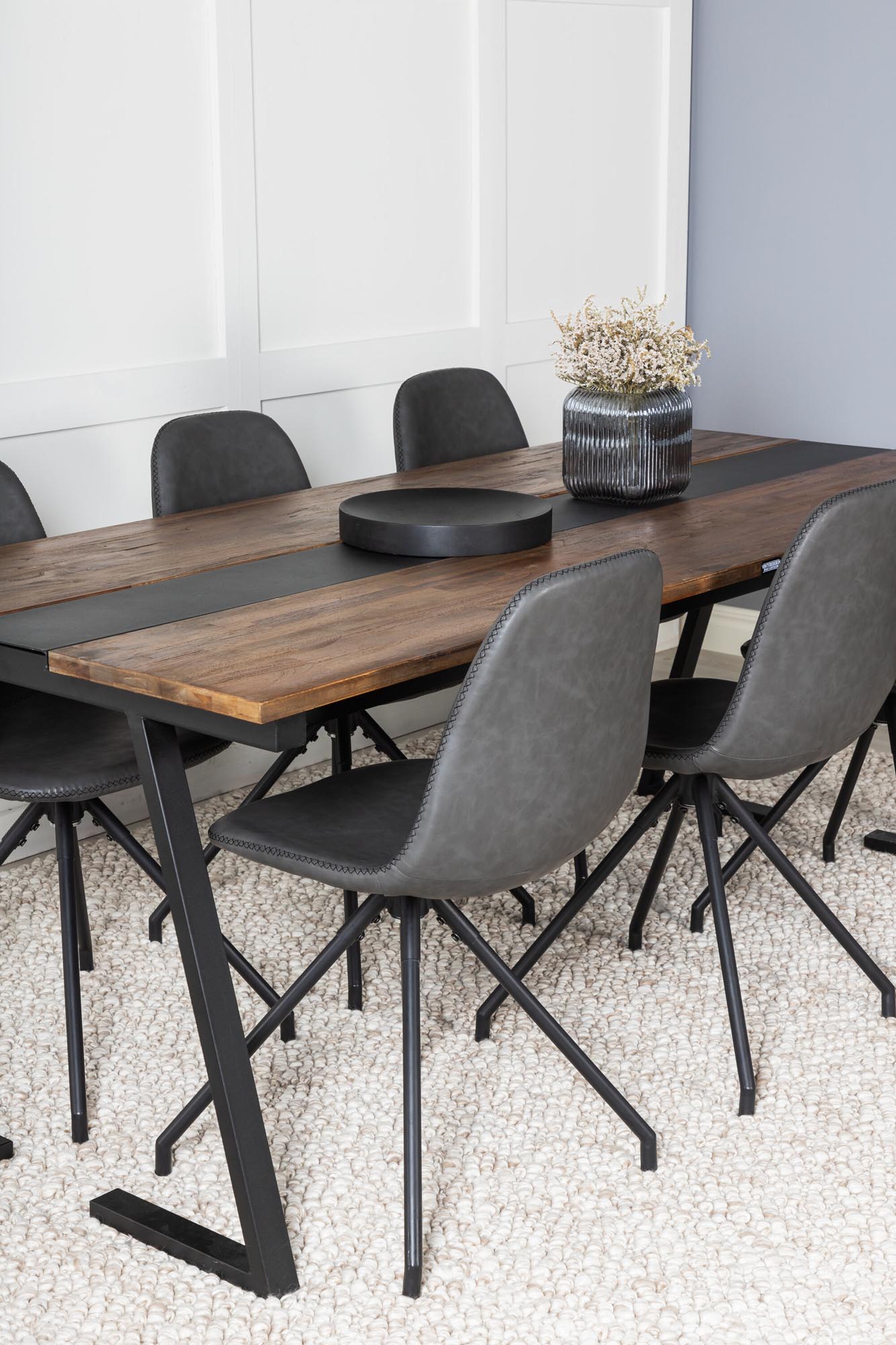 Stilvolles Jakarta Esszimmerset mit 200 cm Tisch und 6 Samt-Stühlen. Ideal für gesellige Abende und unvergessliche Momente.