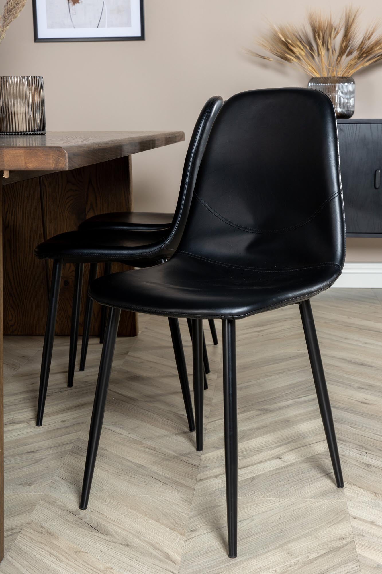 Stilvolles Logger Esszimmerset mit 210 cm ausziehbarem Tisch und ergonomischen Polar-Stühlen, ideal für gesellige Runden mit bis zu sechs Personen.