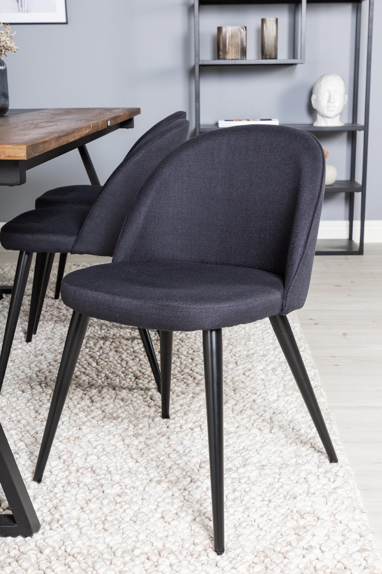 Modernes Jakarta Esszimmerset: Stilvoller Komfort für Ihr Zuhause.