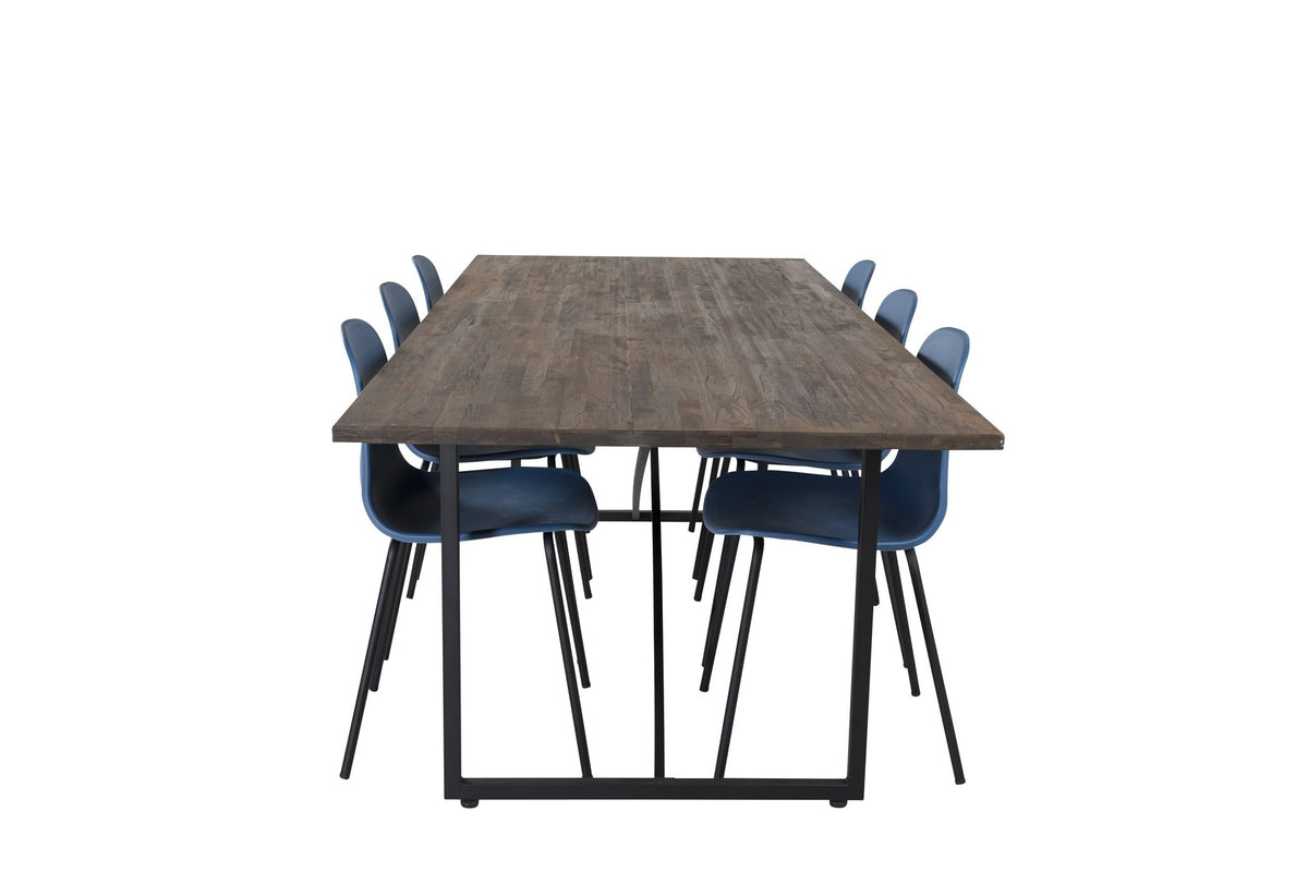 Esstisch Padang mit Teak-Tischplatte in Natur und Stahlbeinen, kombiniert mit blauen Arctic Stühlen mit schwarz pulverbeschichtetem Gestell.
