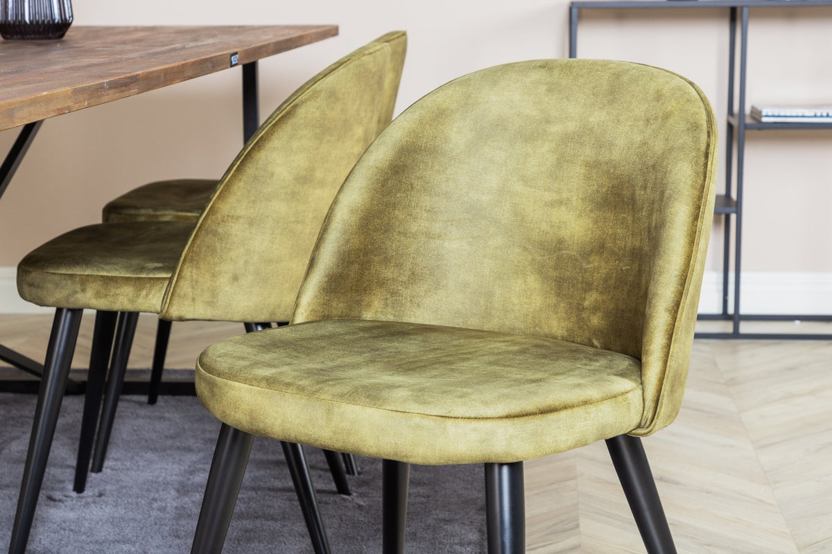 Schwarzes Esszimmerset Padang mit Teak-Tischplatte, Stahlgestell und gepolsterten Velvet-Stühlen mit schwarzem Samtbezug.