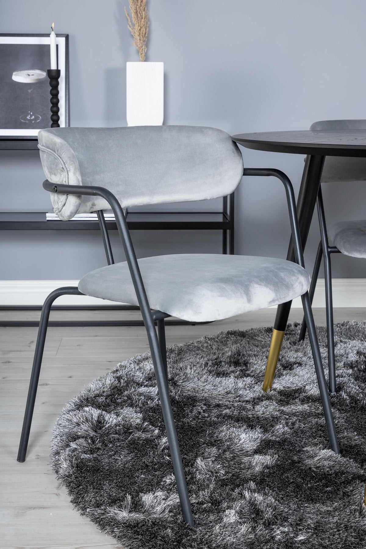 Dipp Esszimmerset + Arrow ⌀115cm/4St. in Schwarzgrau präsentiert im Onlineshop von KAQTU Design AG. Esszimmerset ist von Venture Home