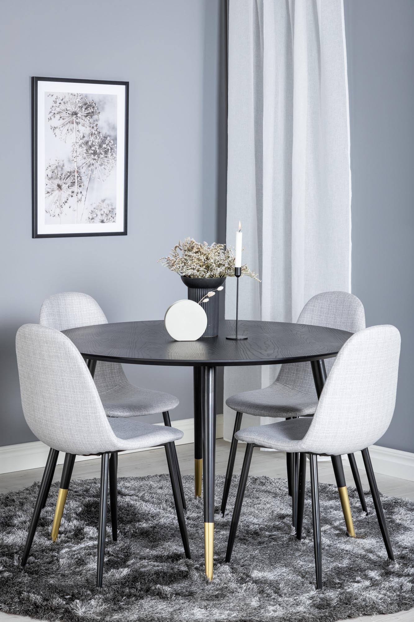 Stilvolles Dipp Esszimmerset + Polar für gemütliche Dinner zu viert.