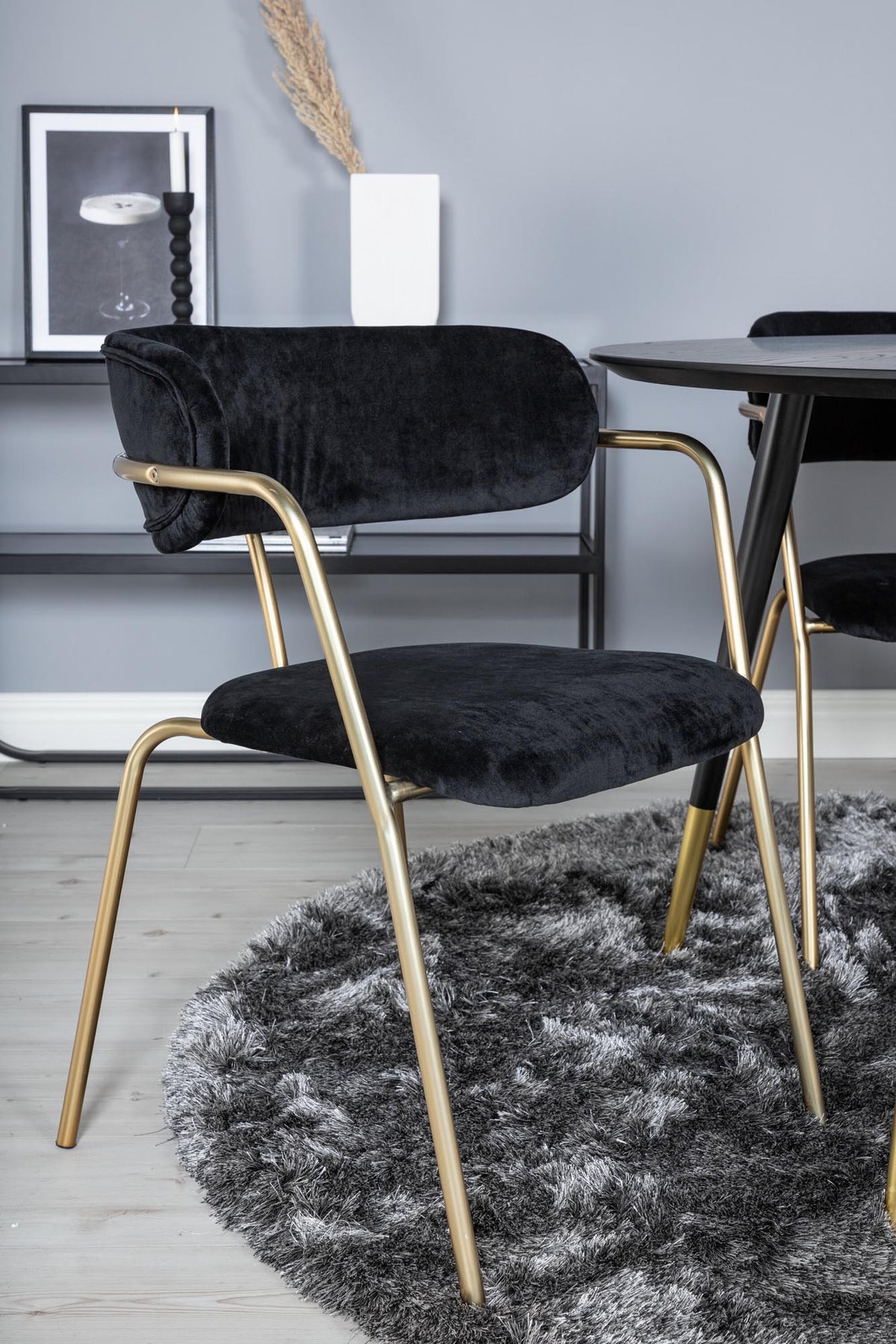 Dipp Esszimmerset + Arrow ⌀115cm/4St. in Schwarz / Gold präsentiert im Onlineshop von KAQTU Design AG. Esszimmerset ist von Venture Home