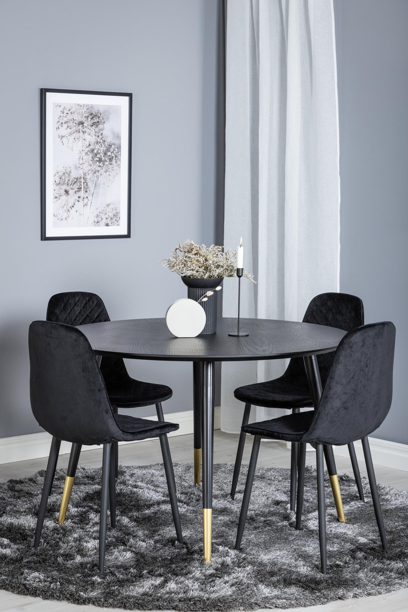 Stilvolles Dipp Esszimmerset + Polar für bis zu 4 Personen. Ergonomische Stühle und witterungsbeständiger Tisch für gemütliche Essmomente.