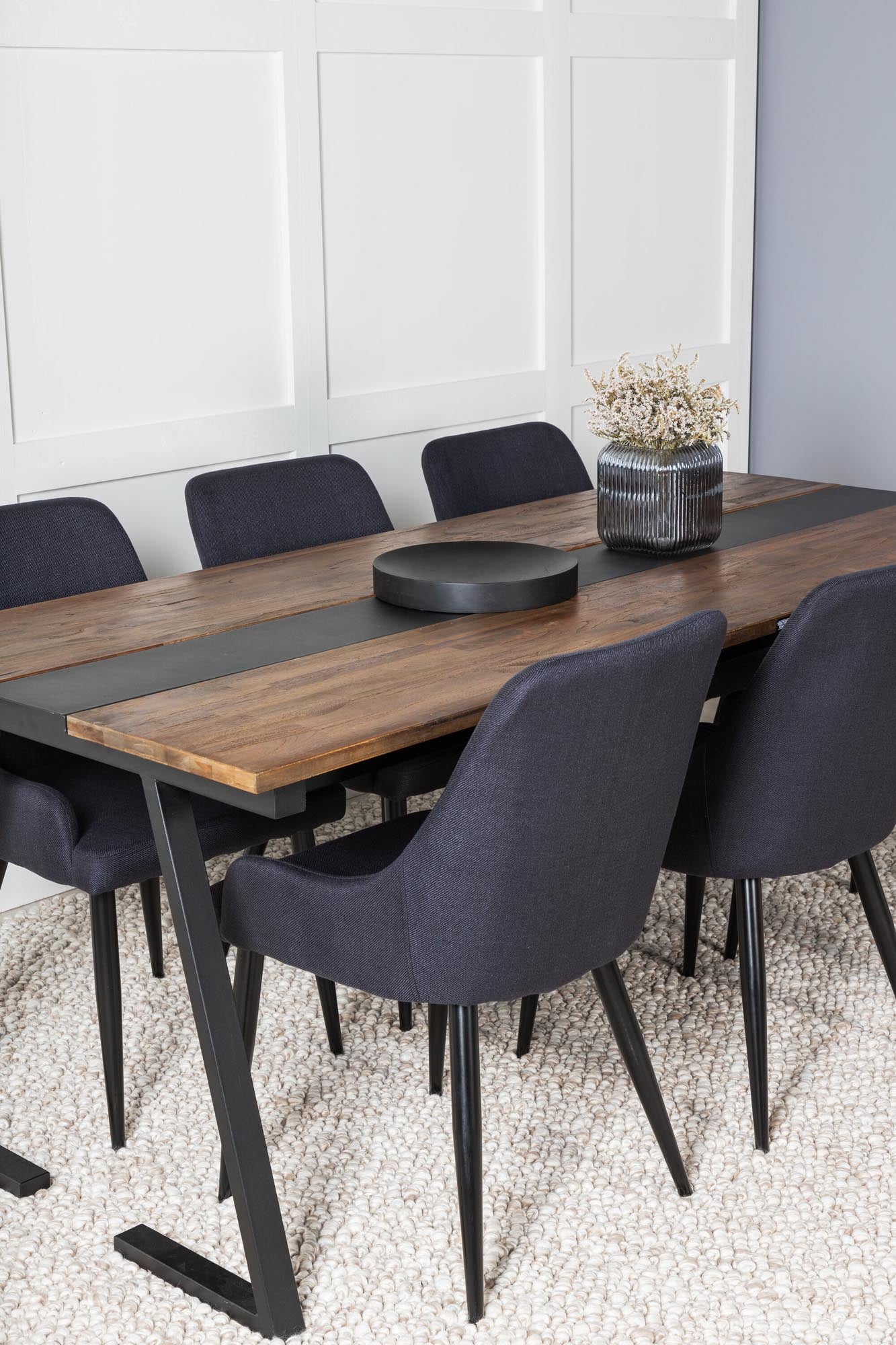 Modernes Jakarta Esszimmerset für unvergessliche Dinnererlebnisse.