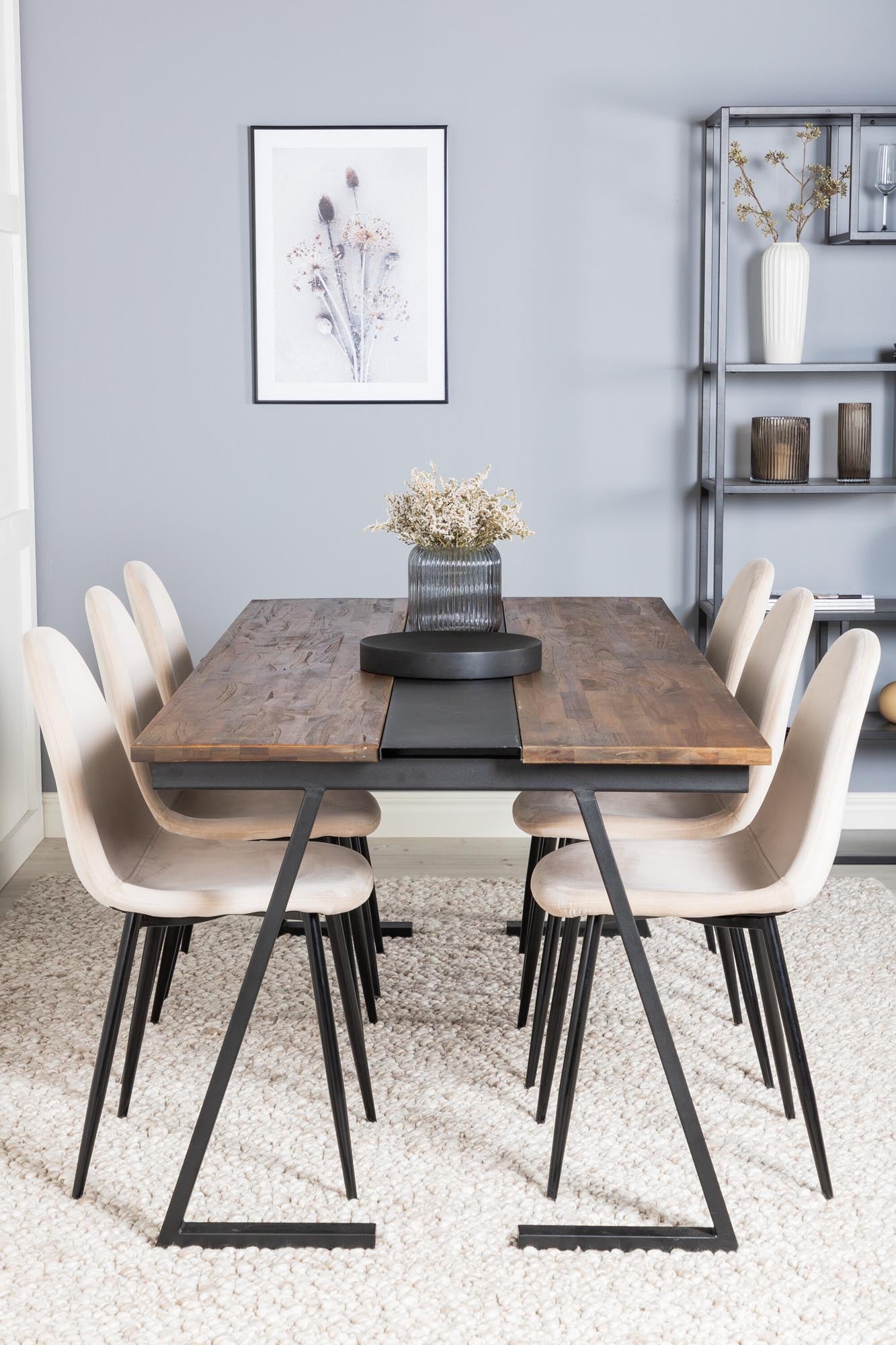 Elegantes Jakarta Esszimmerset mit 200 cm Tisch und 6 Samt-Stühlen. Ideal für gesellige Abende und unvergessliche Familienessen.