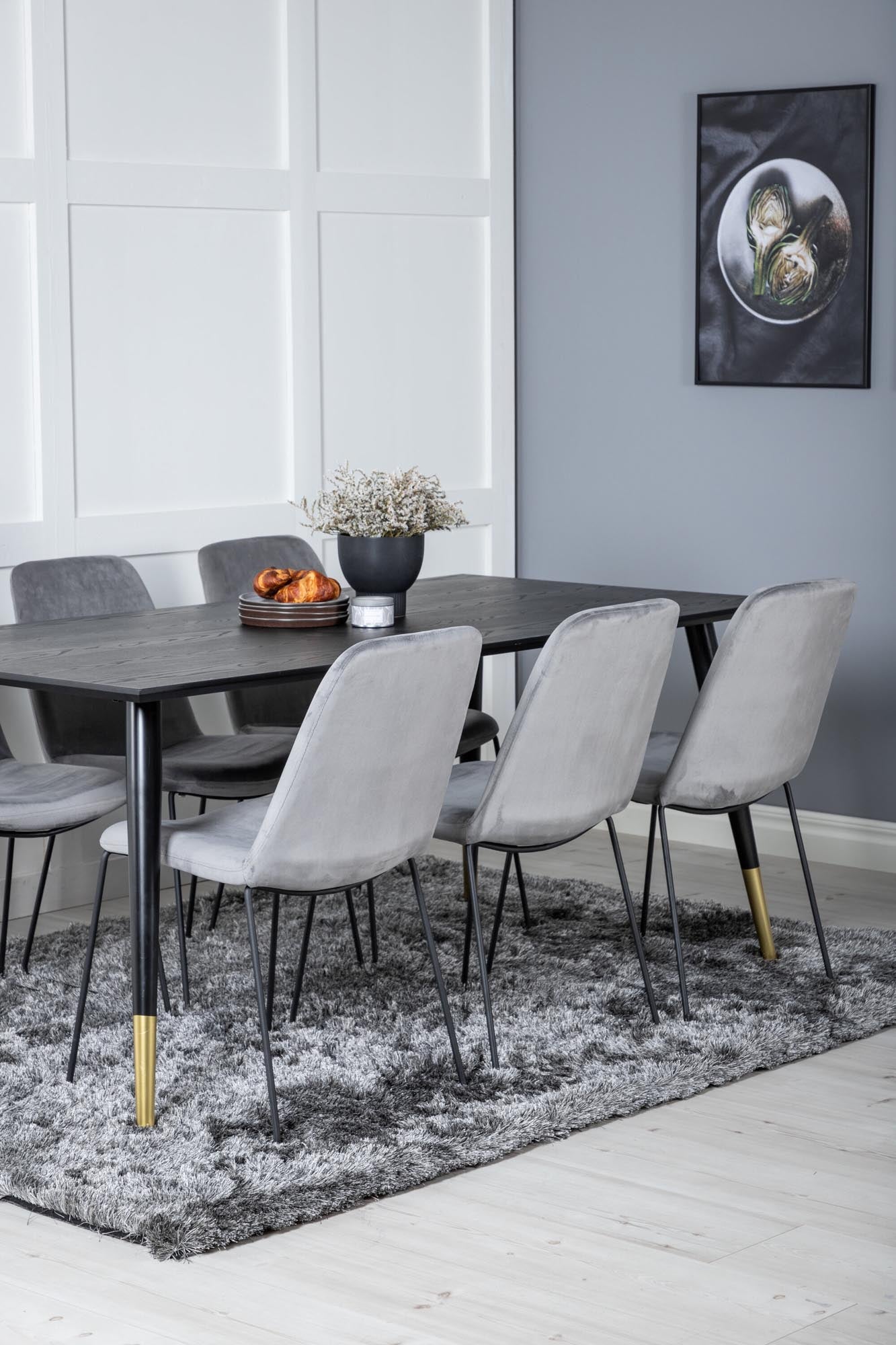 Elegantes Dipp Esszimmerset von Venture Home mit 180 cm Tisch und 6 Samtstühlen. Ideal für gesellige Abende und stilvolle Einrichtung.