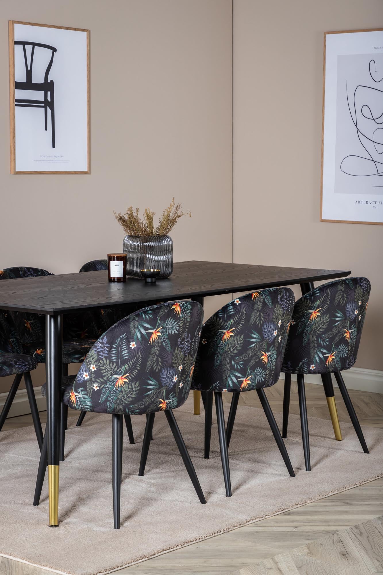 Stilvolles Dipp Esszimmerset mit 180 cm Tisch und 6 luxuriösen Samtstühlen von Venture Home – ideal für gemütliche Familienessen und elegante Dinner.