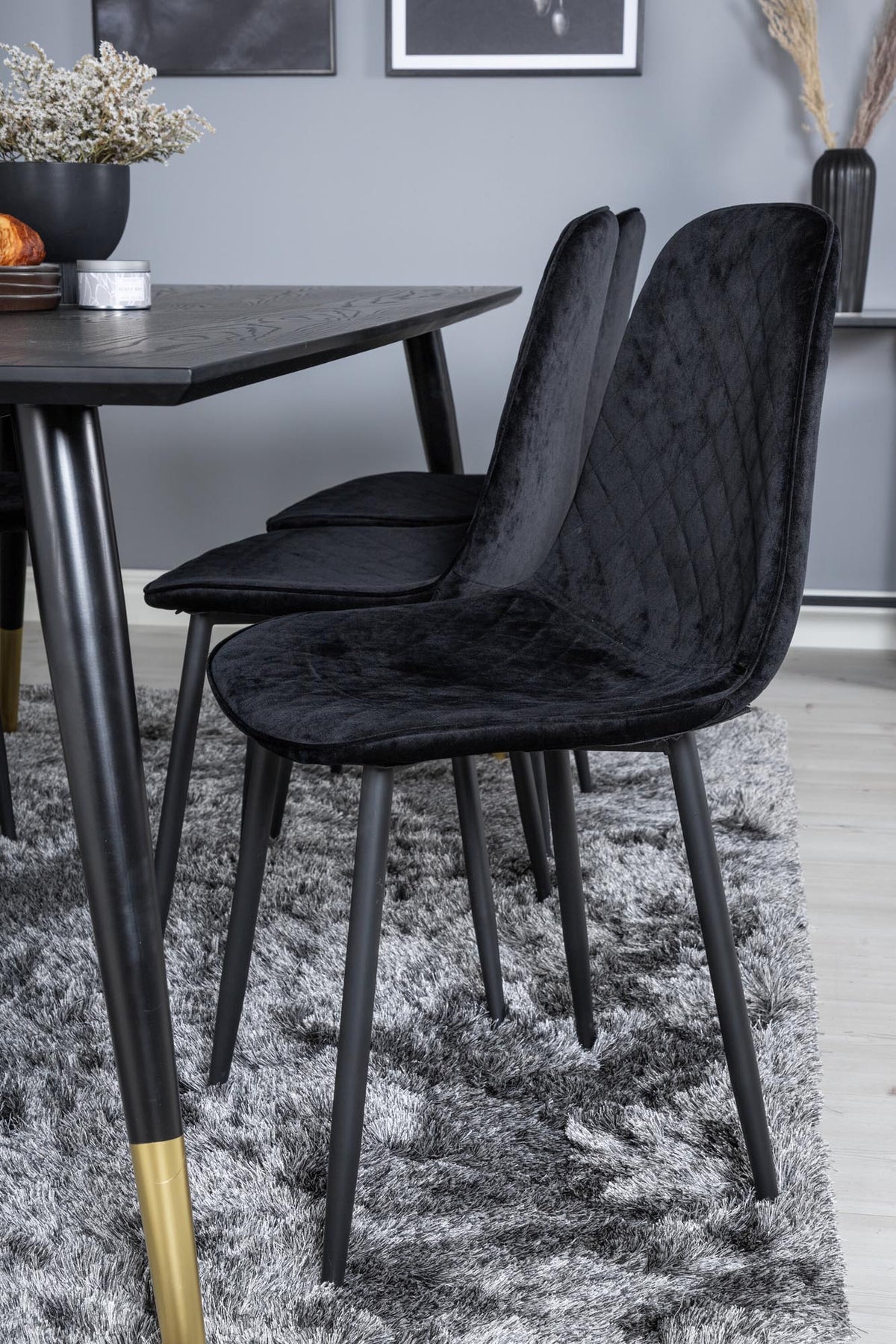 Dipp Esszimmerset + Polar Diamond 180cm/6St. in Schwarz präsentiert im Onlineshop von KAQTU Design AG. Esszimmerset ist von Venture Home