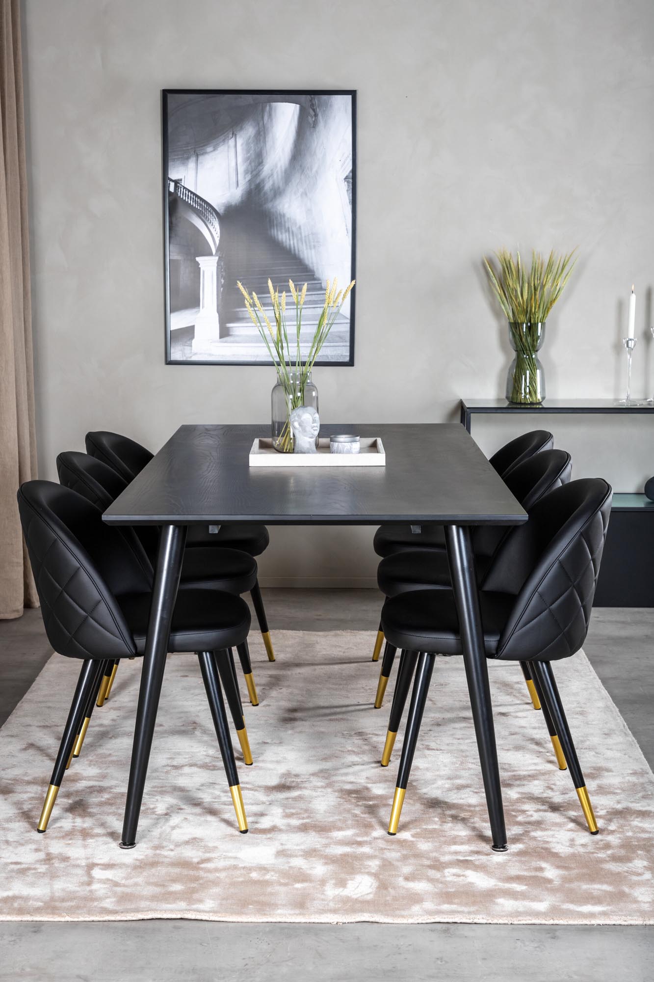 Stilvolles Dipp Esszimmerset von Venture Home: 180 cm Tisch und 6 bequeme Samt-Stühle für ein elegantes Ambiente in Ihrem Esszimmer.