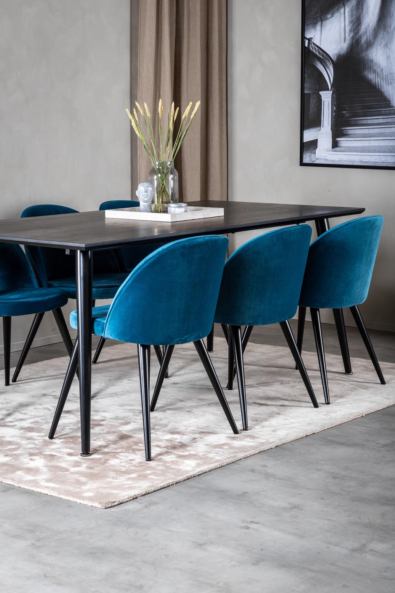 Elegantes Dipp Esszimmerset mit 180 cm Tisch und 6 luxuriösen Samt-Stühlen von Venture Home. Ideal für stilvolle Esszimmer.