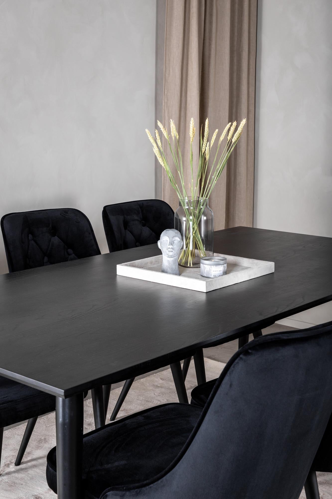 Luxuriöses Esszimmerset: Samtige Eleganz für stilvolle Dinner.