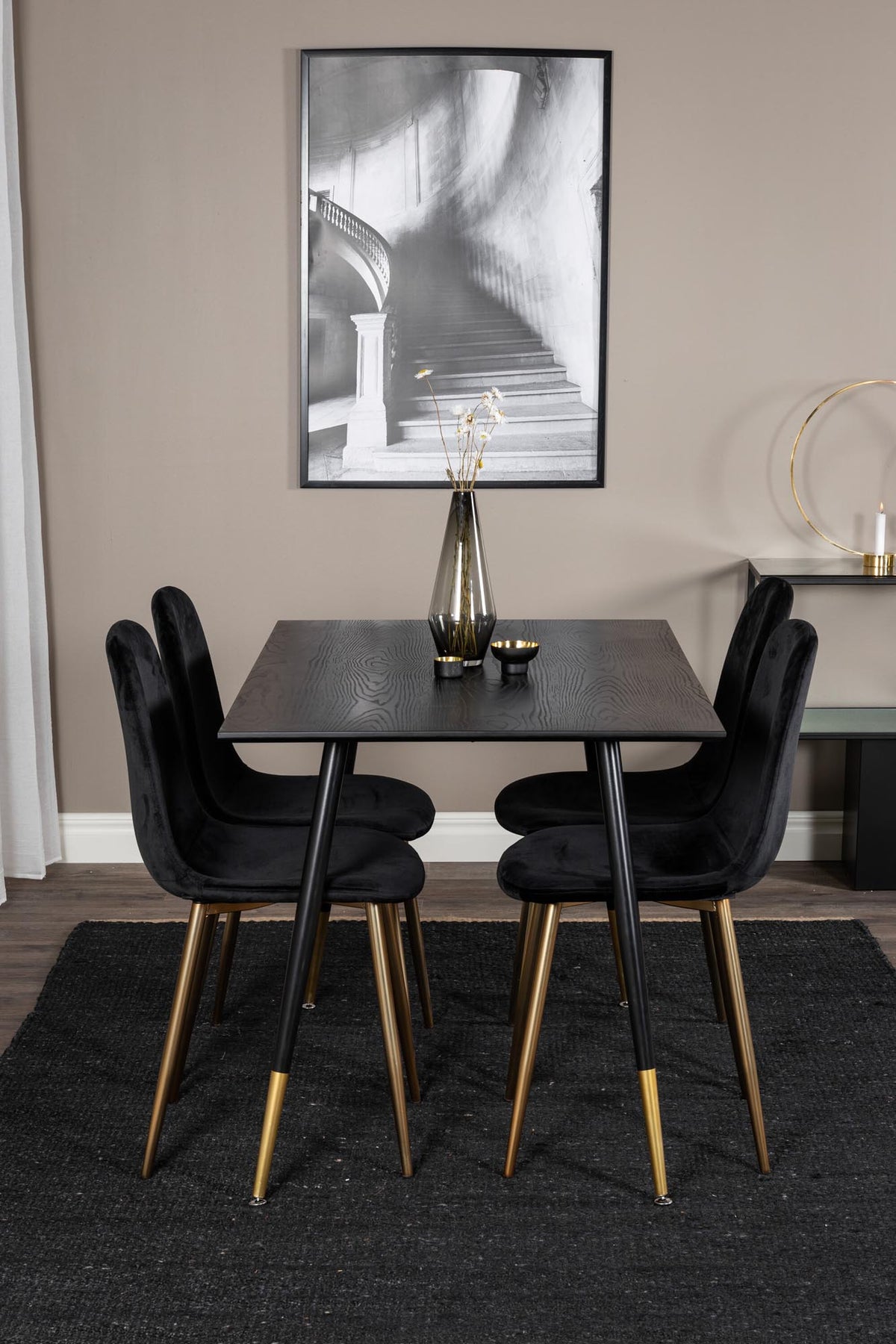 Dipp Esszimmerset + Polar 120cm/4St. in Schwarz / Gold präsentiert im Onlineshop von KAQTU Design AG. Esszimmerset ist von Venture Home