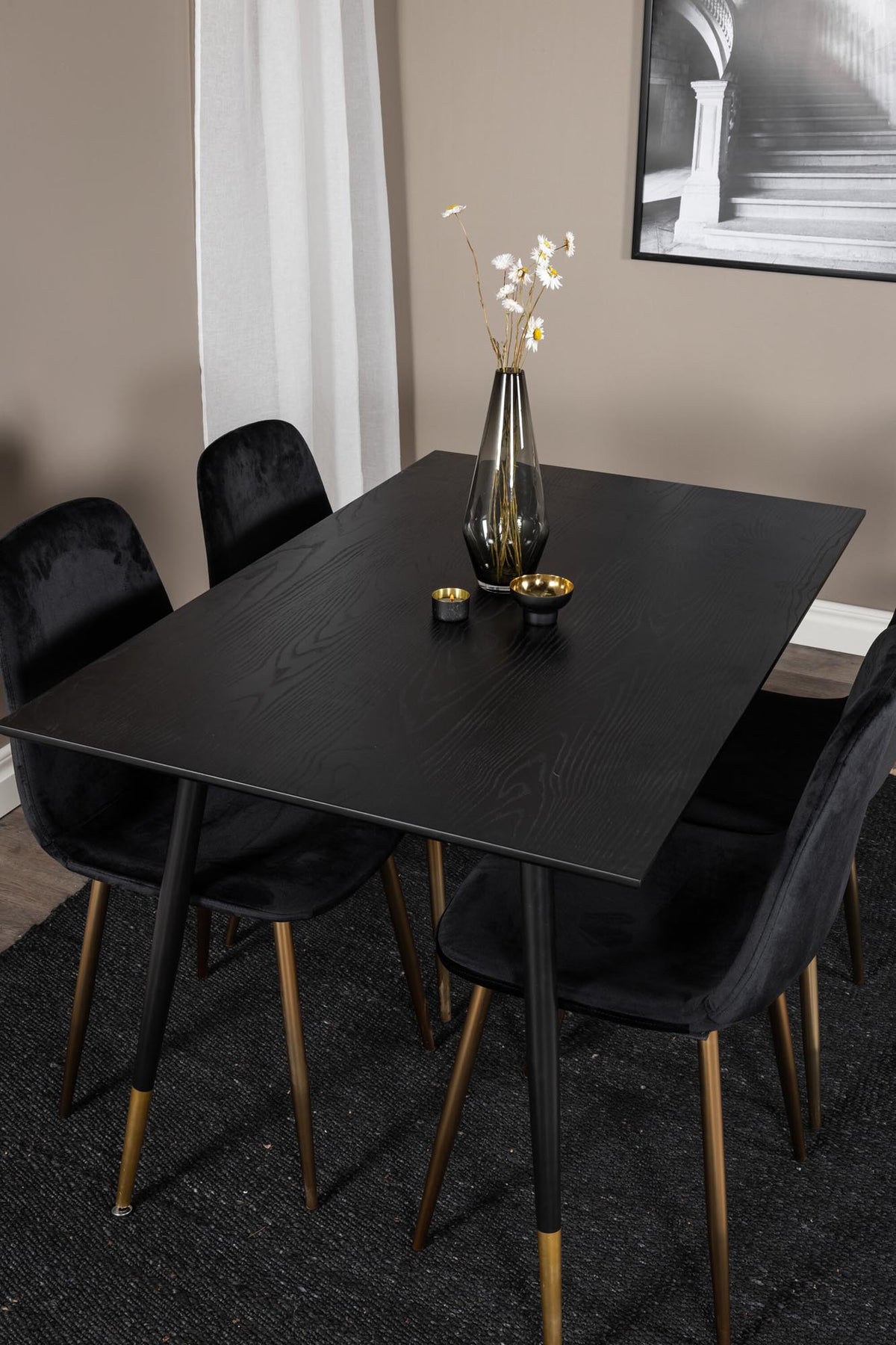 Dipp Esszimmerset + Polar 120cm/4St. in Schwarz / Gold präsentiert im Onlineshop von KAQTU Design AG. Esszimmerset ist von Venture Home