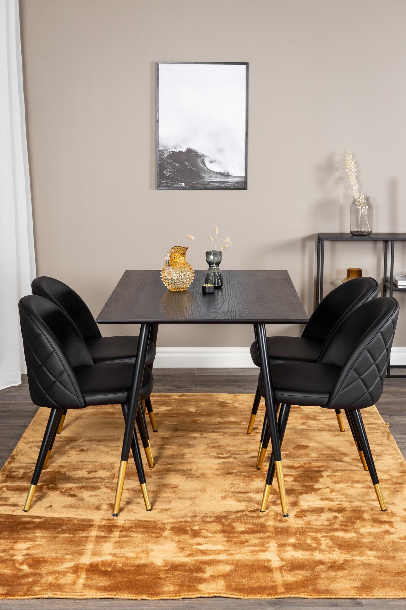 Erleben Sie das Dipp Esszimmerset + Velvet 120cm/4St. von Venture Home – stilvoller Esstisch und elegante Samtstühle für unvergessliche Momente.