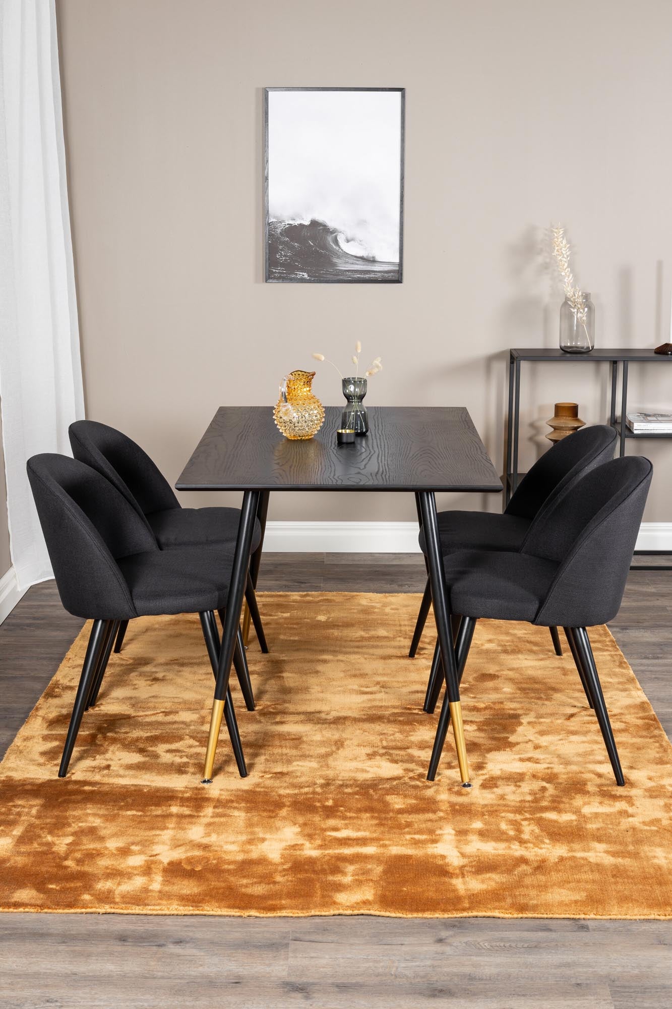 Elegantes Dipp Esszimmerset 120cm mit 4 stilvollen Samt-Stühlen von Venture Home. Ideal für gemütliche Dinner und modernes Ambiente.