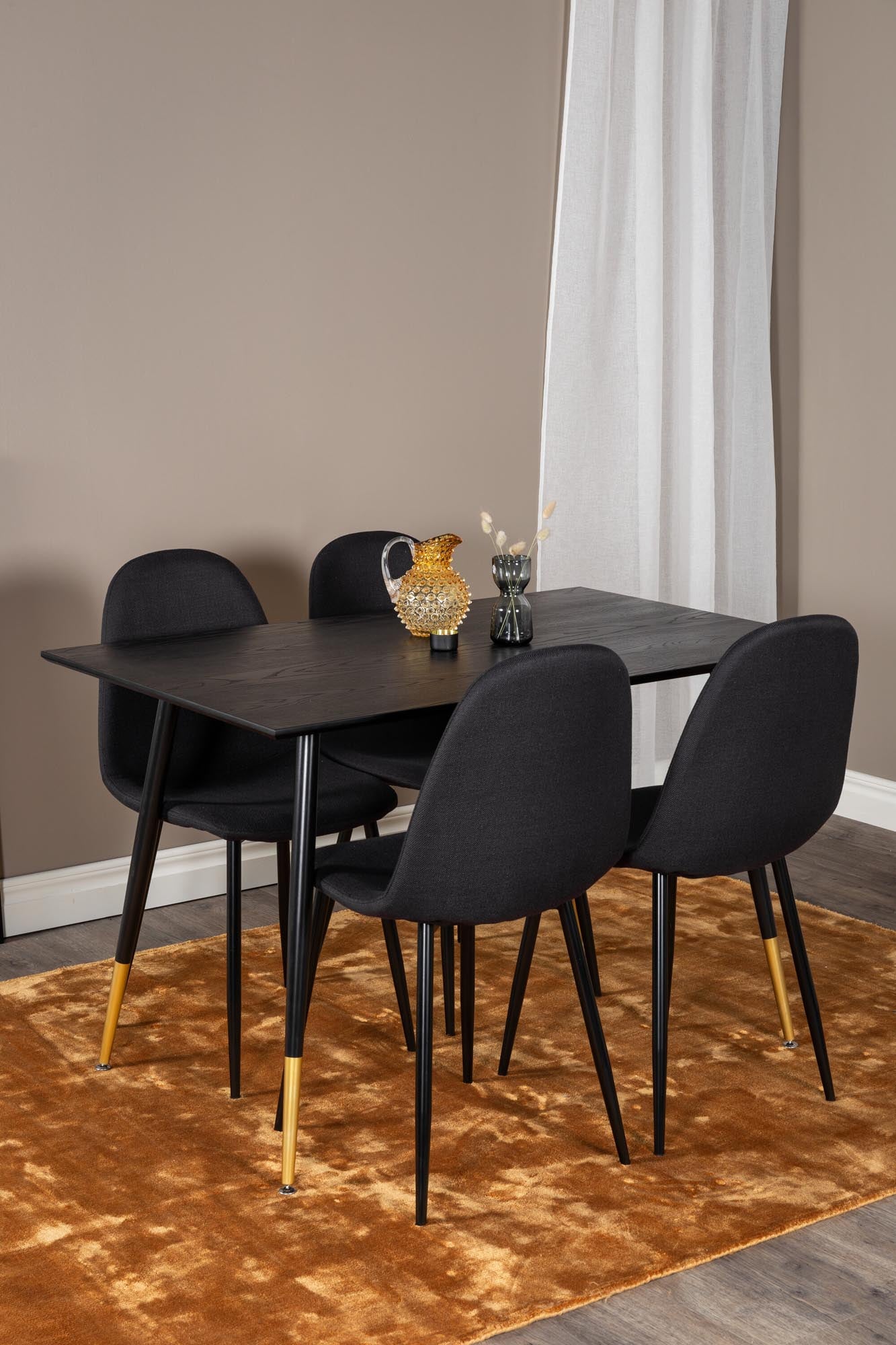 Modernes Dipp Esszimmerset + Polar, ideal für stilvolle Essbereiche.