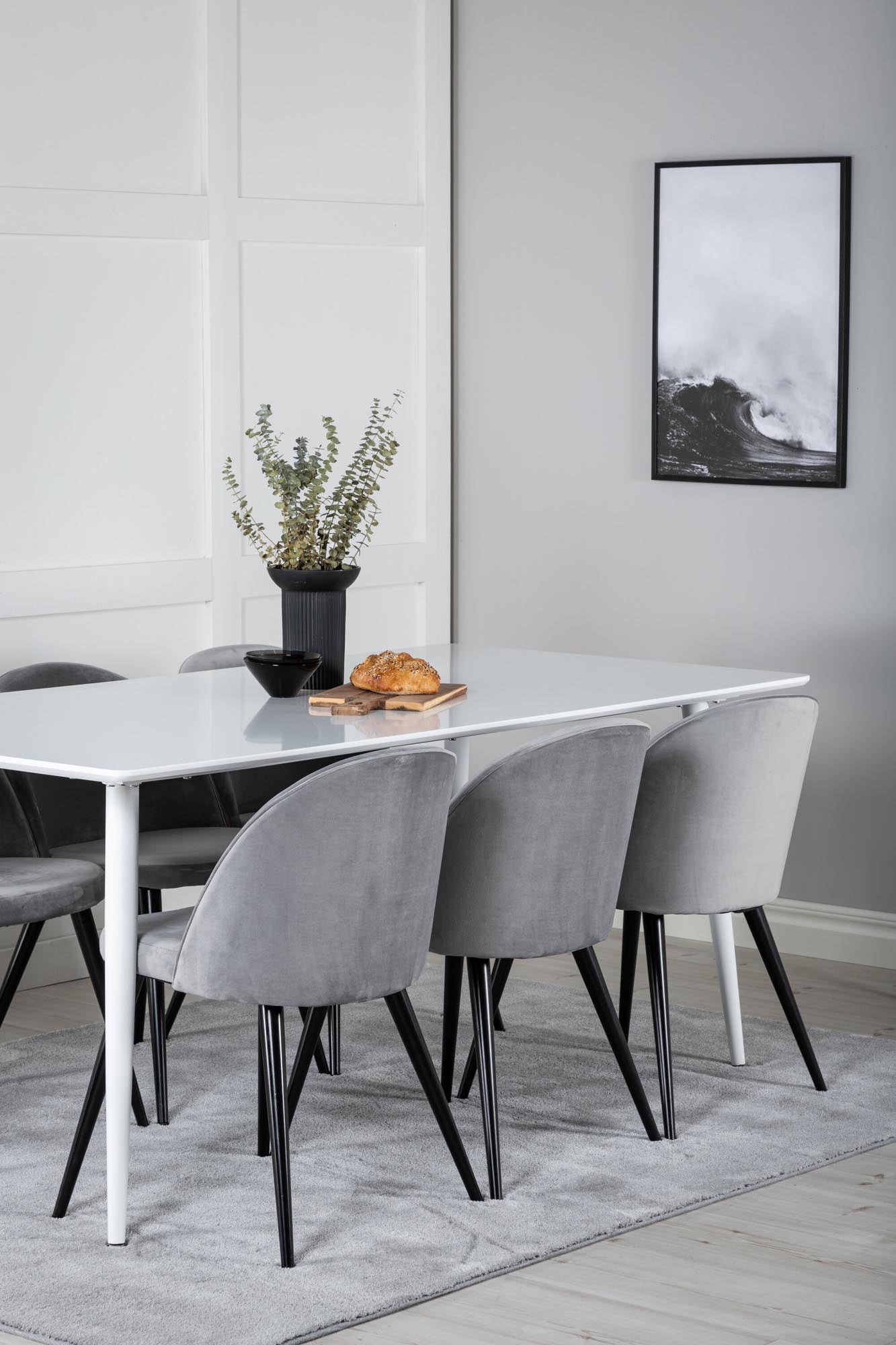 Stilvolles Polar Esszimmerset 180cm mit 6 luxuriösen Velvet-Stühlen. Perfekt für gesellige Abende und harmonische Wohnräume.