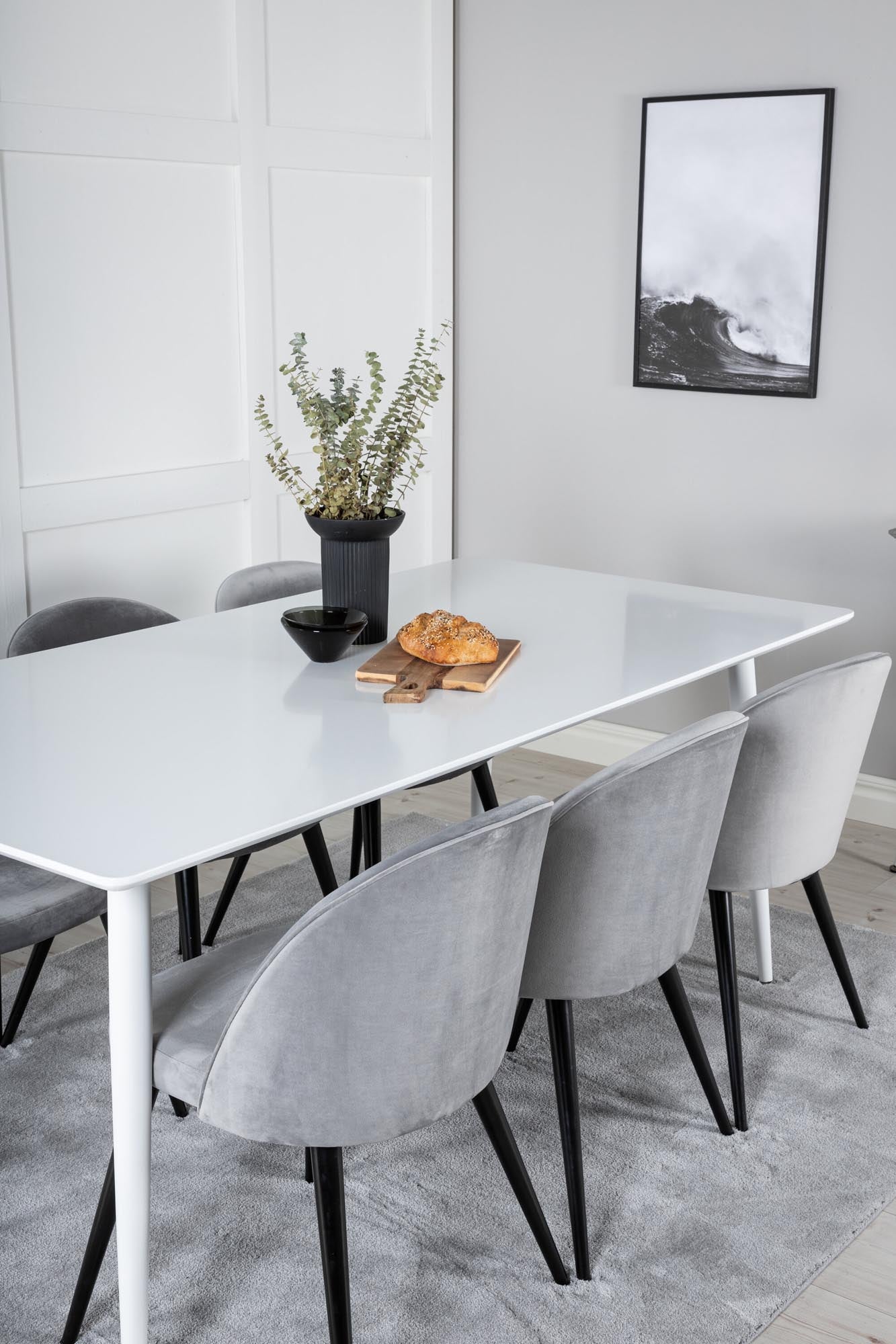 Stilvolles Polar Esszimmerset 180cm mit 6 luxuriösen Samtstühlen.