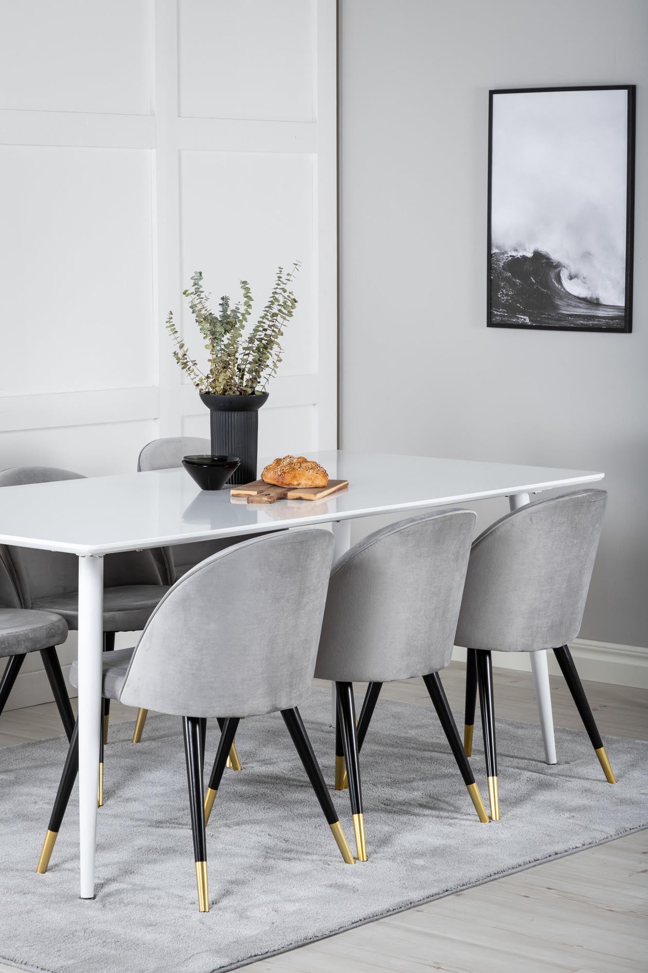 Modernes Polar Esszimmerset 180cm mit 6 bequemen Samtstühlen.