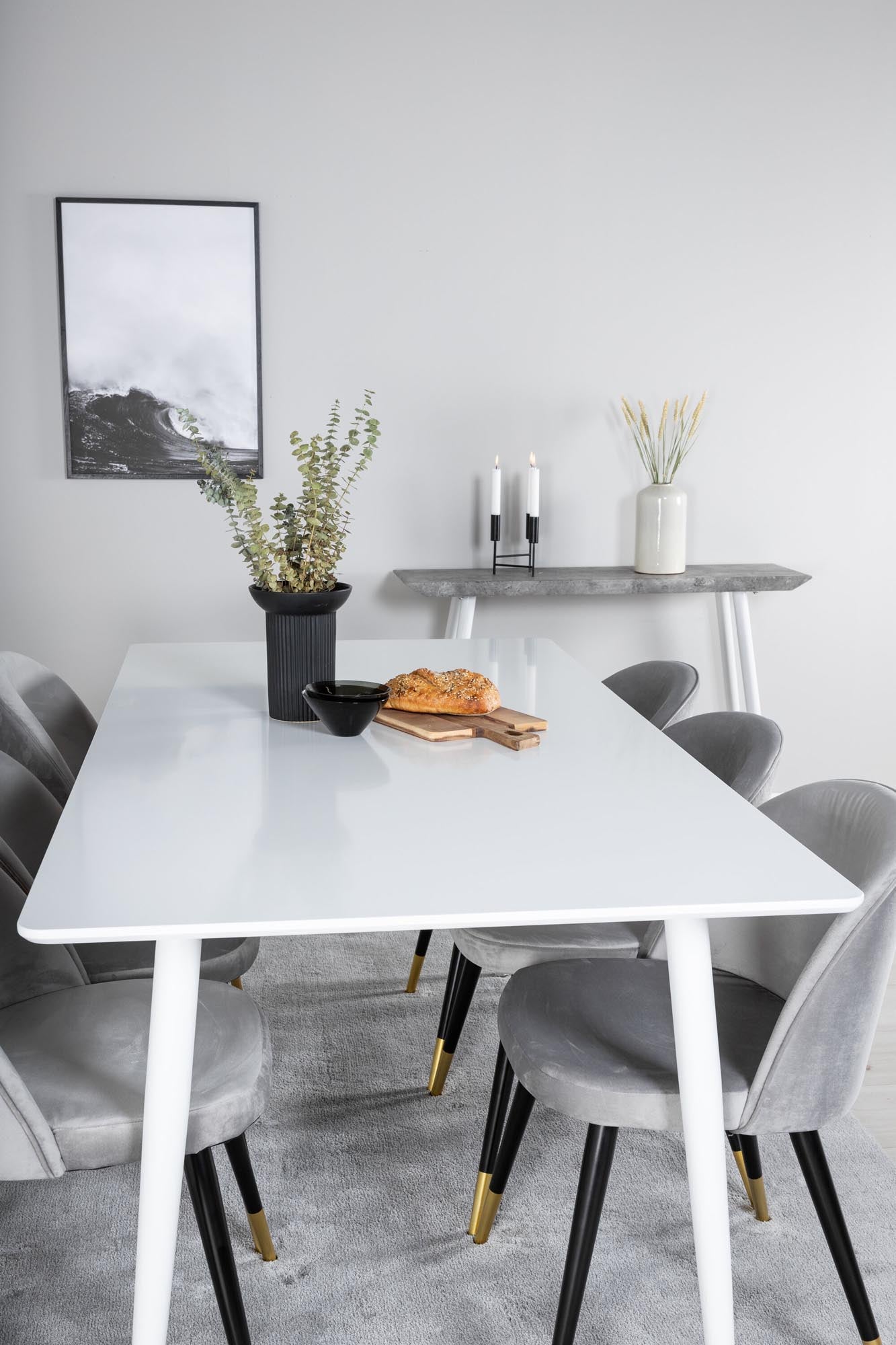 Zeitloses Polar Esszimmerset 180cm mit 6 bequemen Velvet-Stühlen. Perfekt für gesellige Abende und stilvolle Einrichtung.