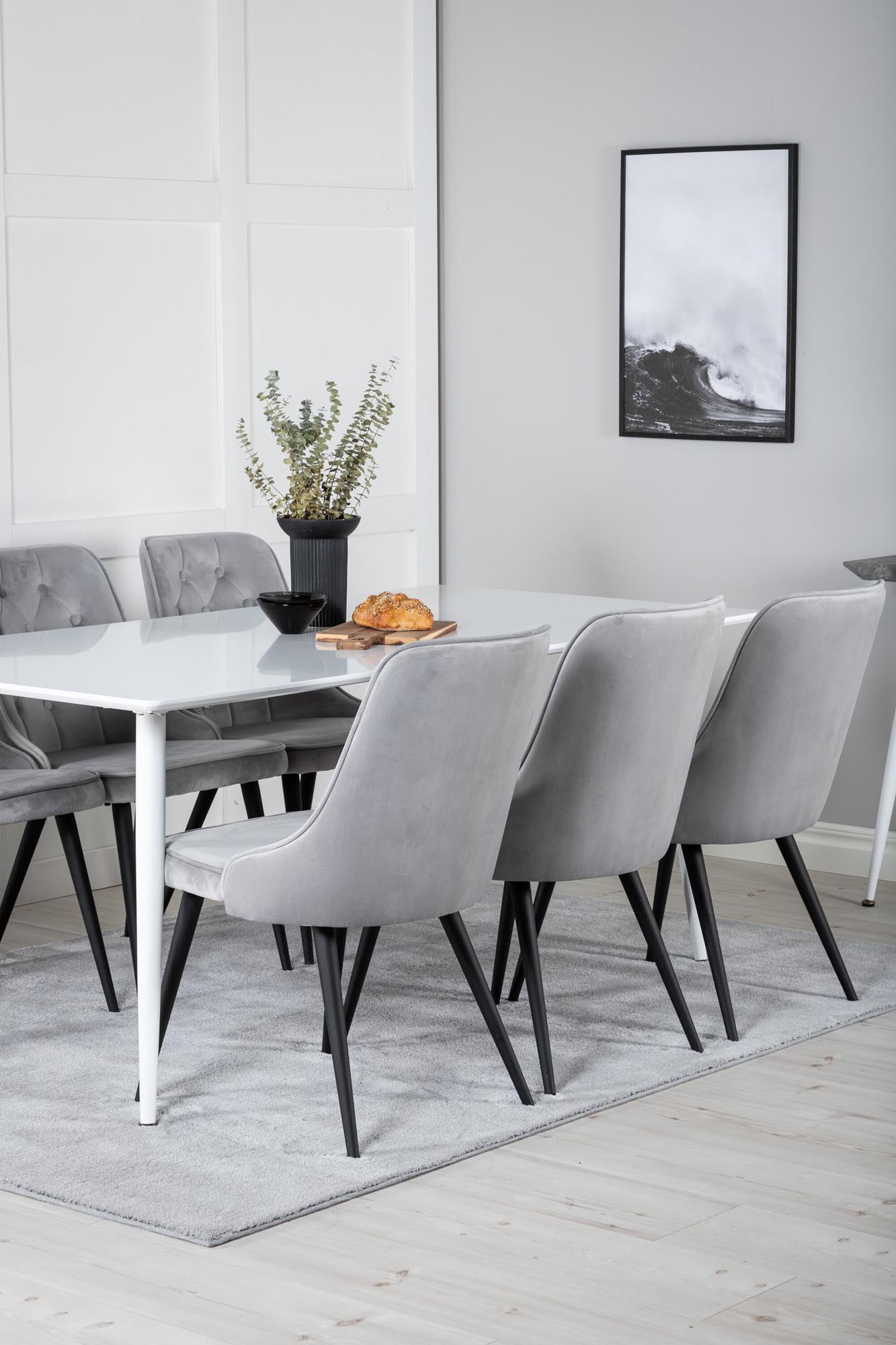 Elegantes Polar Esszimmerset 180 cm für 6 Personen mit luxuriösen Velvet-Stühlen von Venture Home – ideal für stilvolle Esszimmer.