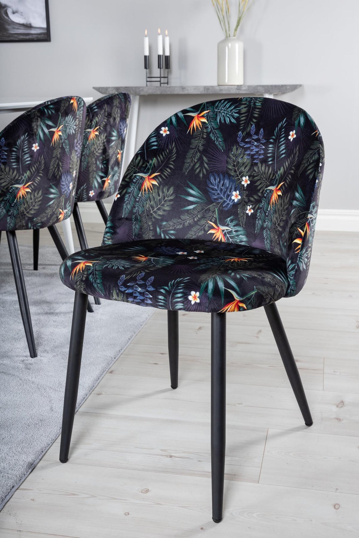 Polar Esszimmerset + Velvet 180cm/6St. in Weiss / Multicolor / Schwarz präsentiert im Onlineshop von KAQTU Design AG. Esszimmerset ist von Venture Home