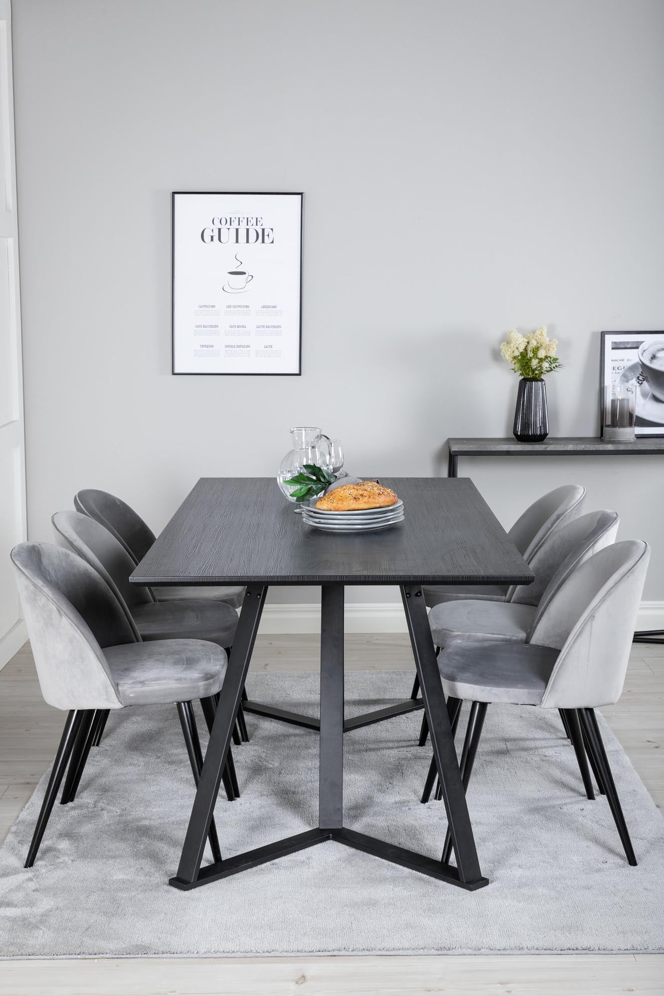 Marina Esszimmerset Velvet: Luxuriöses Design für stilvolle Dinner.