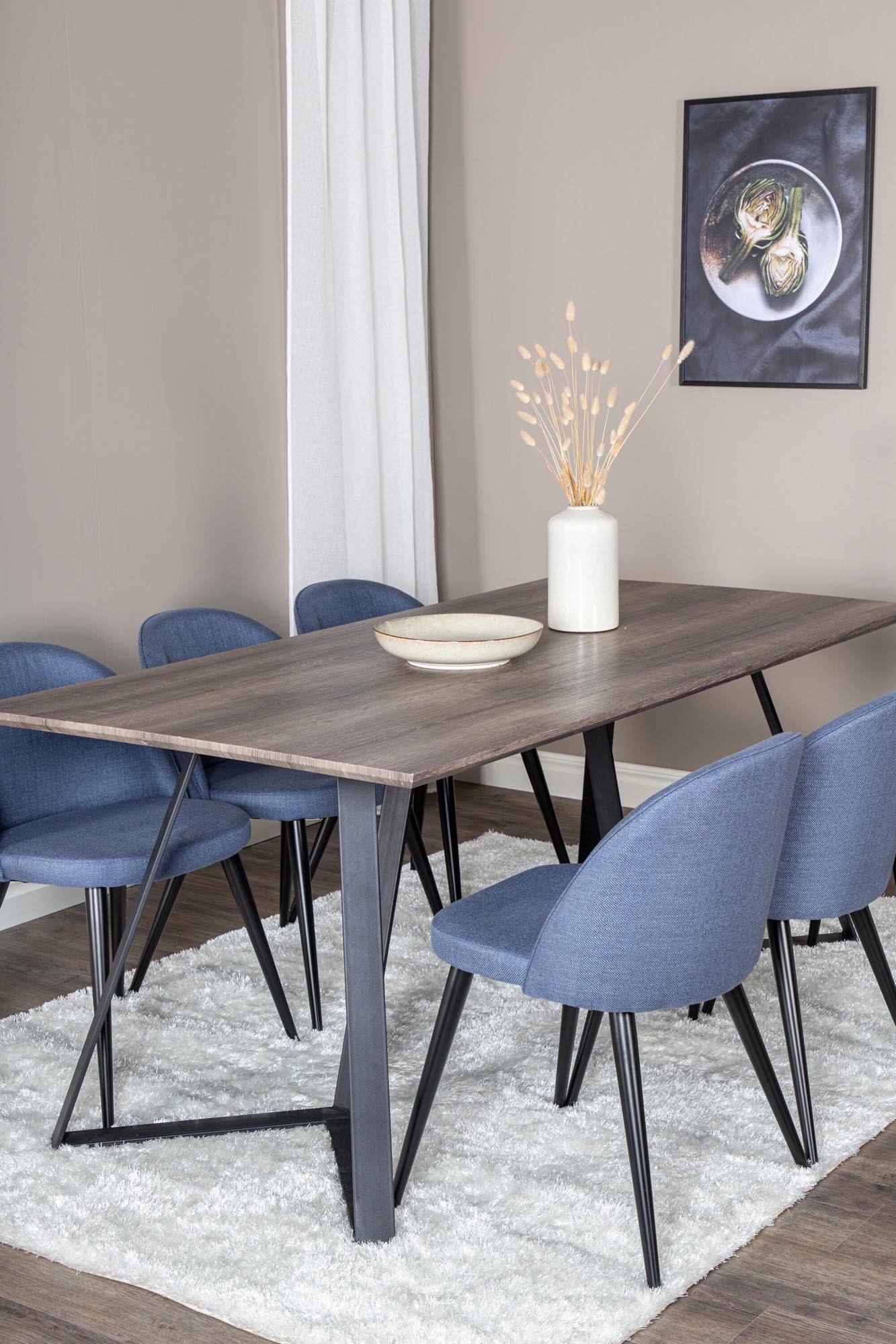 Elegantes Marina Esszimmerset Velvet 180cm für bis zu 6 Personen. Hochwertige Stühle mit samtiger Textur für höchsten Komfort.