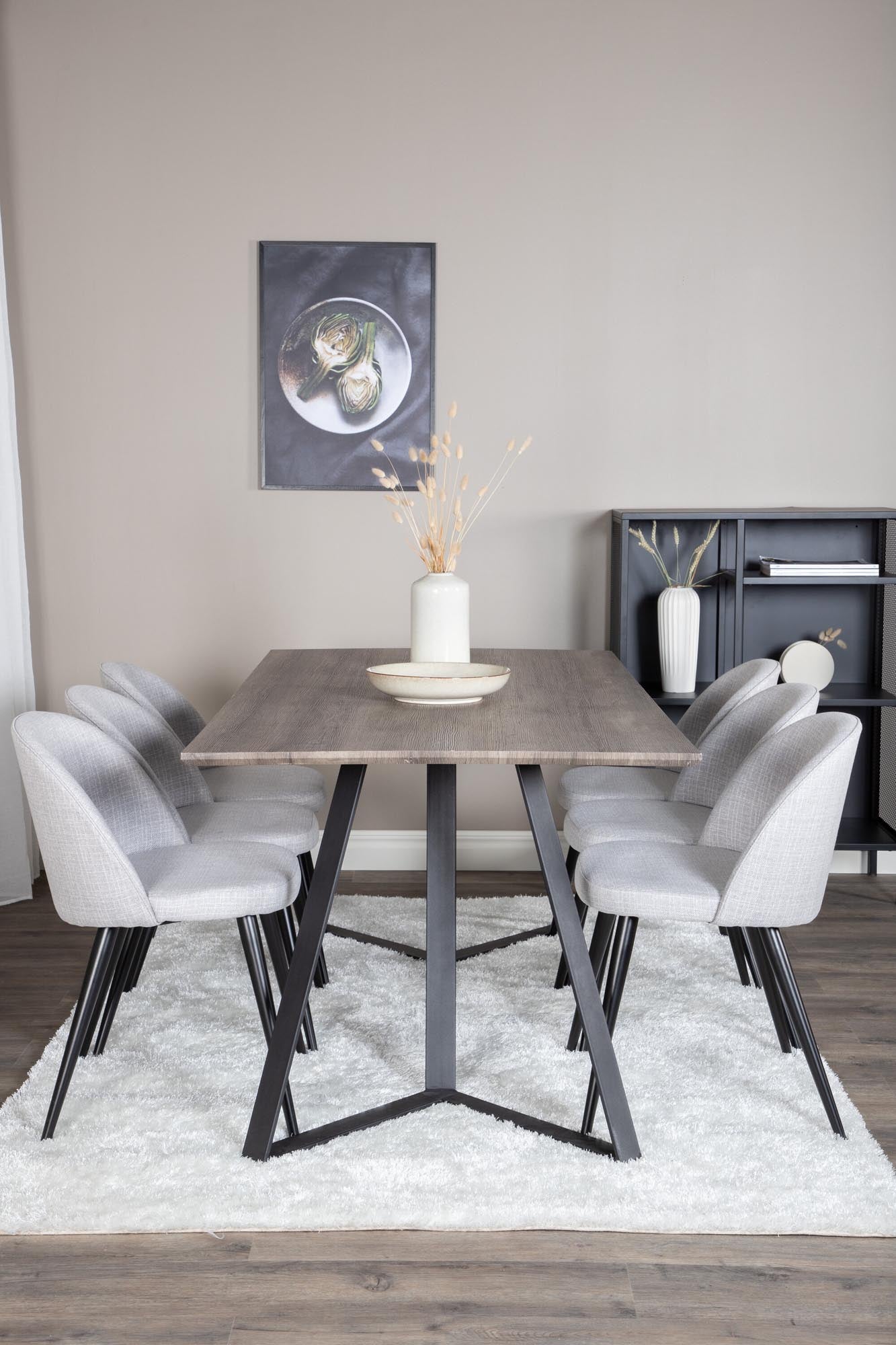 Entdecken Sie das Marina Esszimmerset Velvet 180cm/6St. von Venture Home – modernes Design, luxuriöse Stühle und einladende Atmosphäre für gesellige Runden.