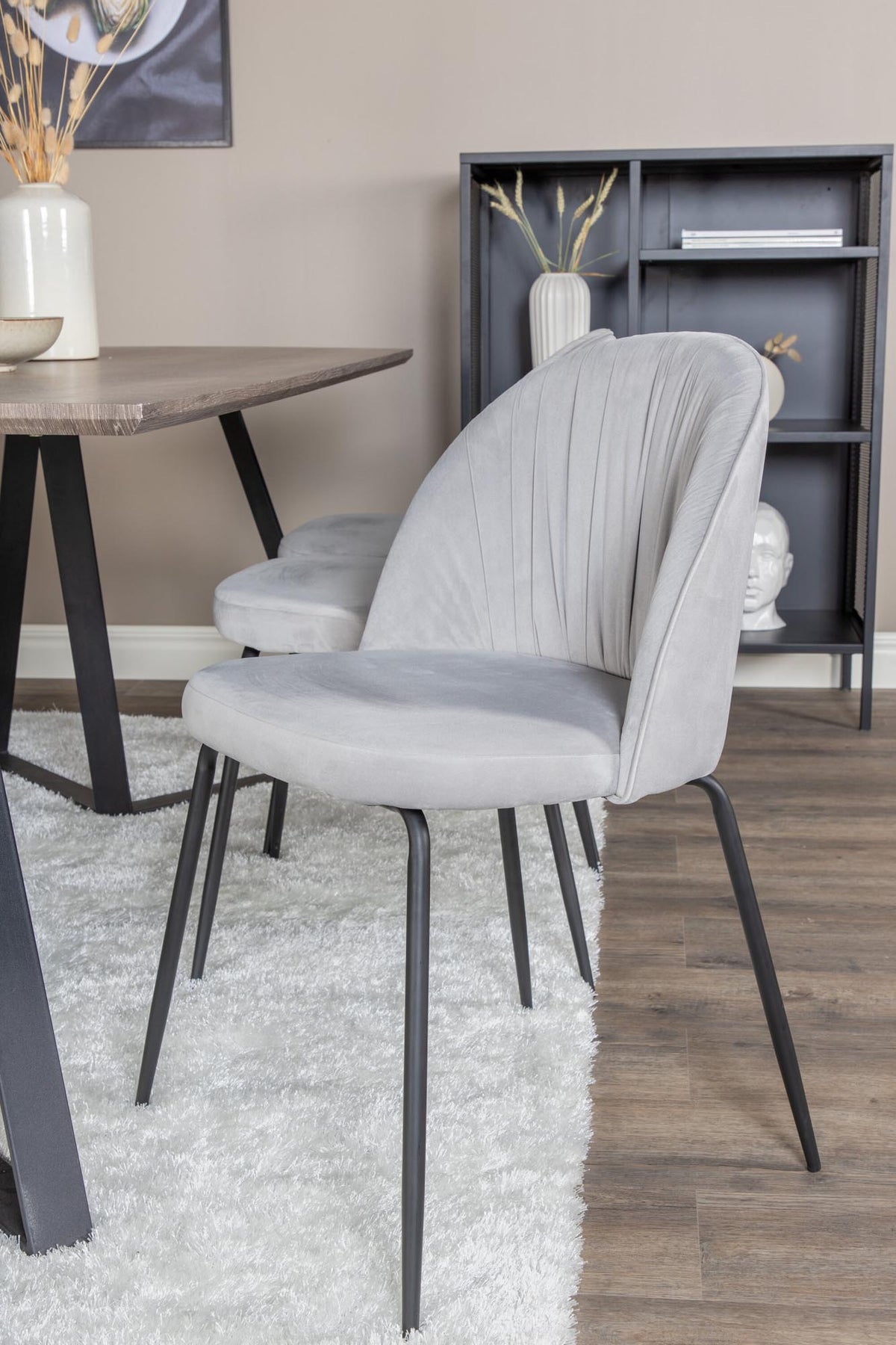 Marina Esszimmerset Wrinkles 180cm/6St. in Schwarzgrau präsentiert im Onlineshop von KAQTU Design AG. Esszimmerset ist von Venture Home
