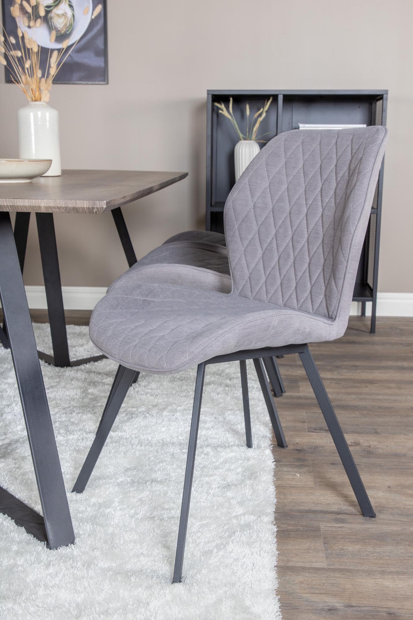 Stilvolles Esszimmerset Gemma: Perfekte Harmonie aus Form und Funktion.