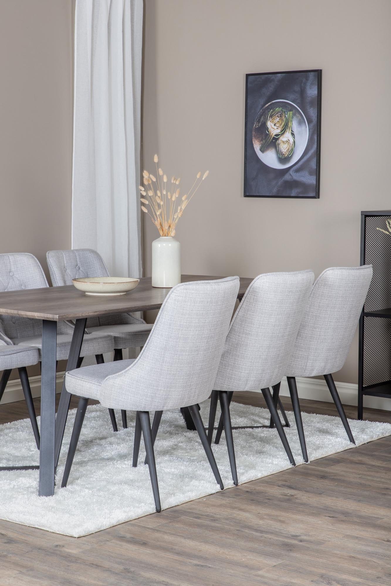 Elegantes Marina Esszimmerset Velvet 180cm für 6 Personen. Stilvoller Tisch mit pflegeleichter Oberfläche und luxuriöse, ergonomische Stühle für höchsten Komfort.