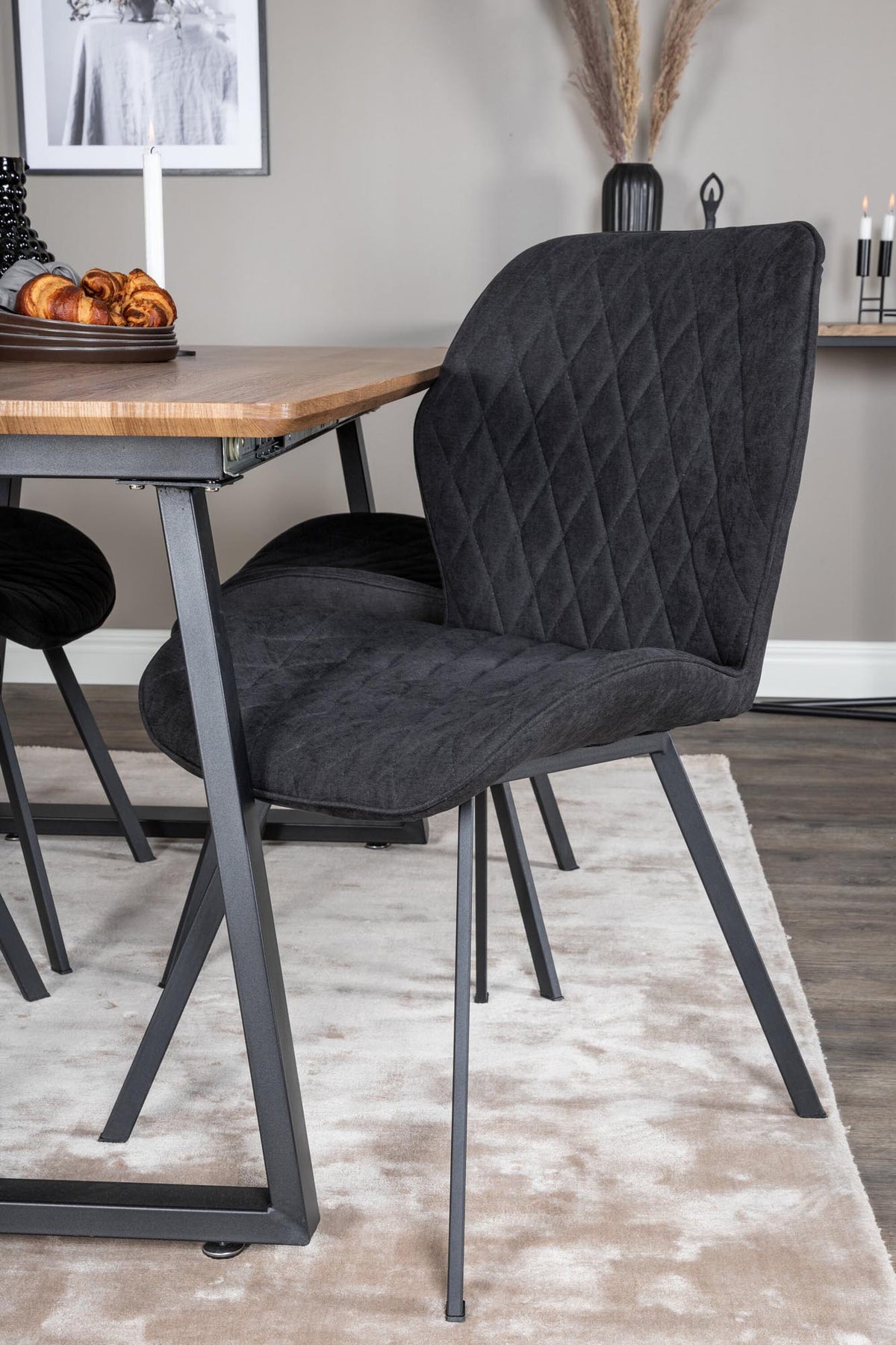 Inca Esszimmerset ausziehbar (Gemma) 160cm/4St. in Schwarz präsentiert im Onlineshop von KAQTU Design AG. Esszimmerset ist von Venture Home