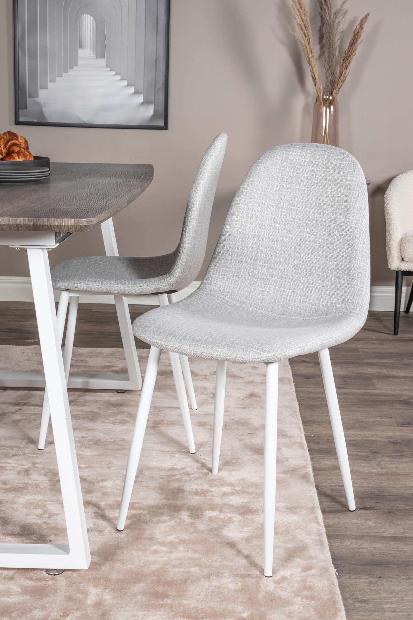 Modernes Inca Esszimmerset: Ausziehbarer Tisch und bequeme Stühle für stilvolle Esszimmermomente.