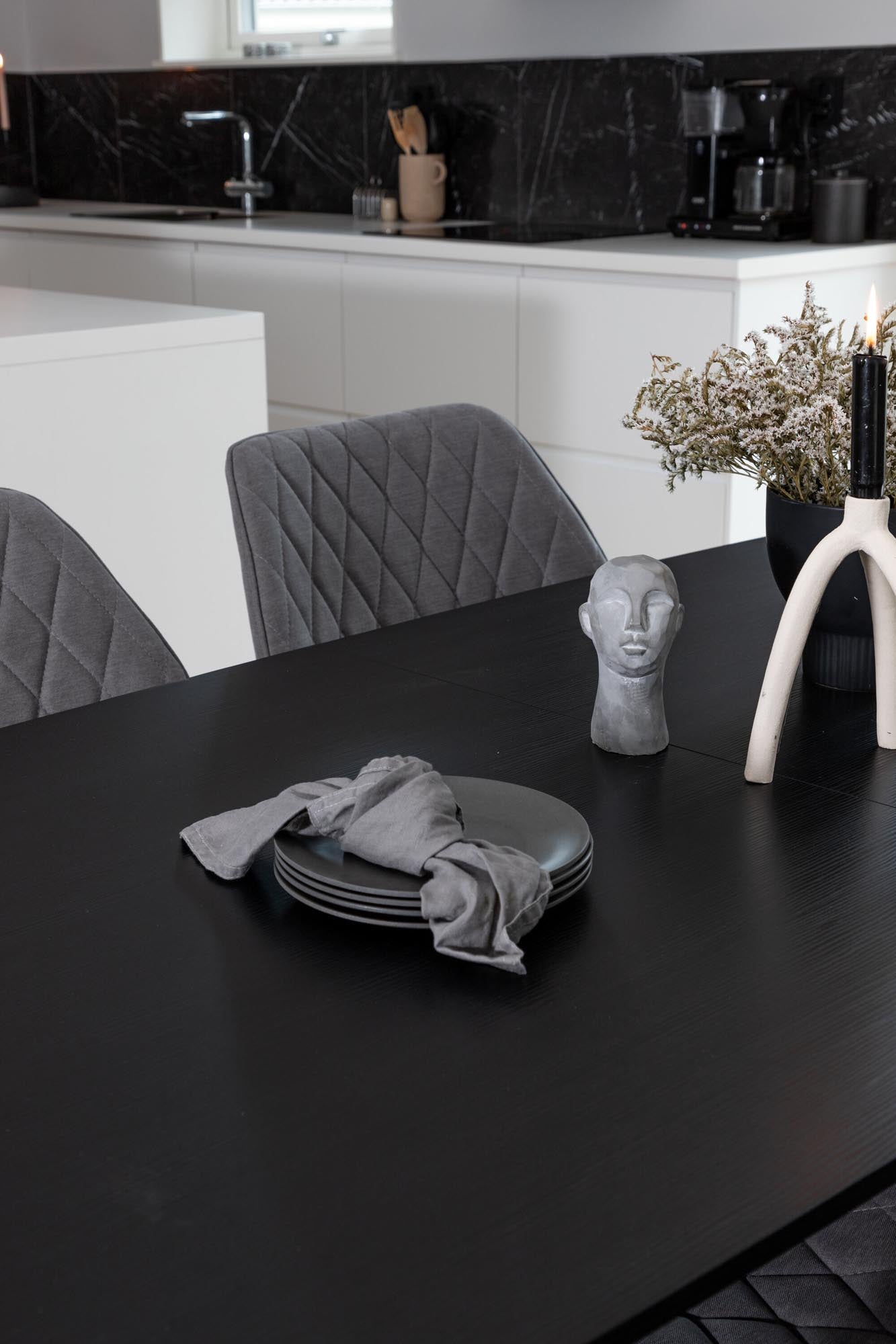 Inca Esszimmerset: Praktisch ausziehbar für gesellige Abende.