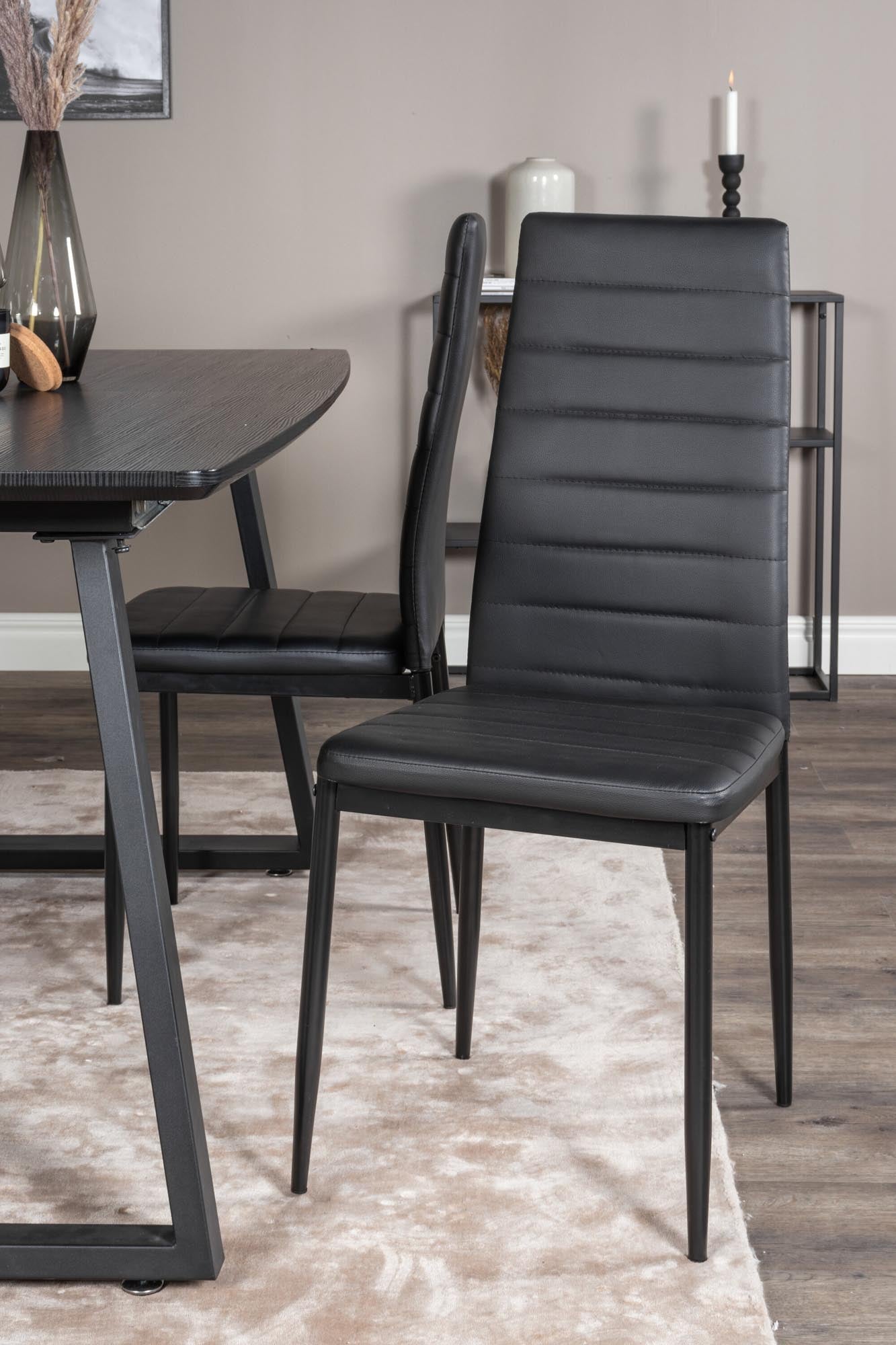 Erleben Sie das Inca Esszimmerset von Venture Home: Stilvoller, ausziehbarer Tisch und bequeme Stühle für einladende Esszimmeratmosphäre.