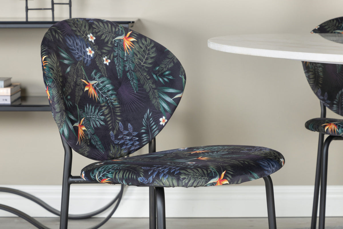 Estelle Esstisch mit Vault Stühlen in Schwarz präsentiert im Onlineshop von KAQTU Design AG. Esszimmerset ist von Venture Home