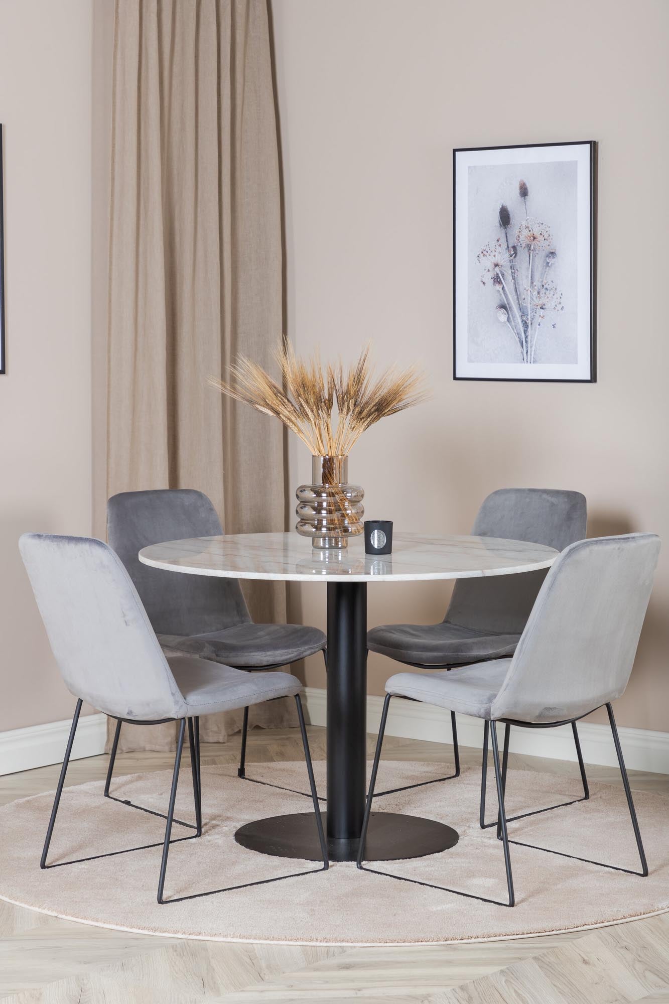 Modernes Esszimmerset Estelle + Muce für stilvolle Wohnräume.