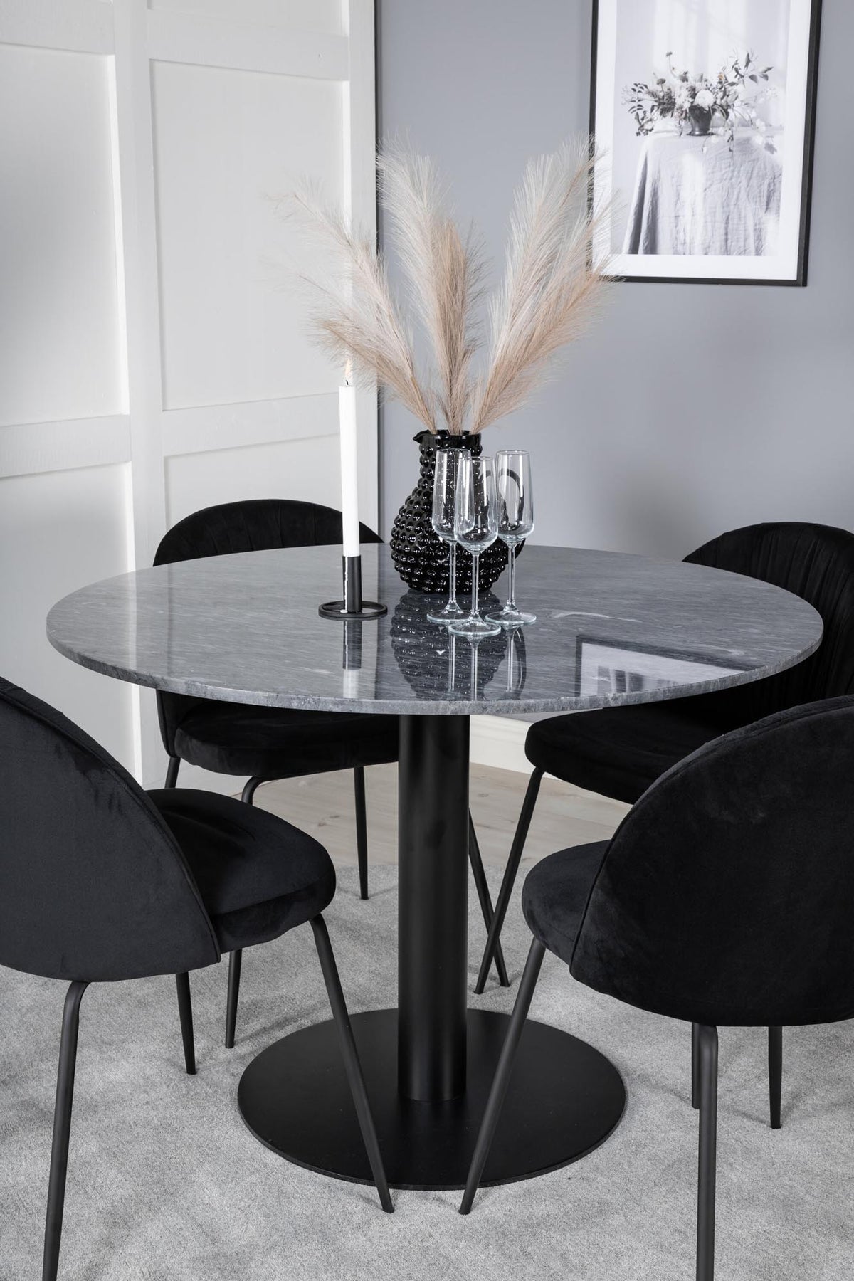 Estelle Esszimmerset + Wrinkles ⌀106cm/4St. in Schwarz präsentiert im Onlineshop von KAQTU Design AG. Esszimmerset ist von Venture Home