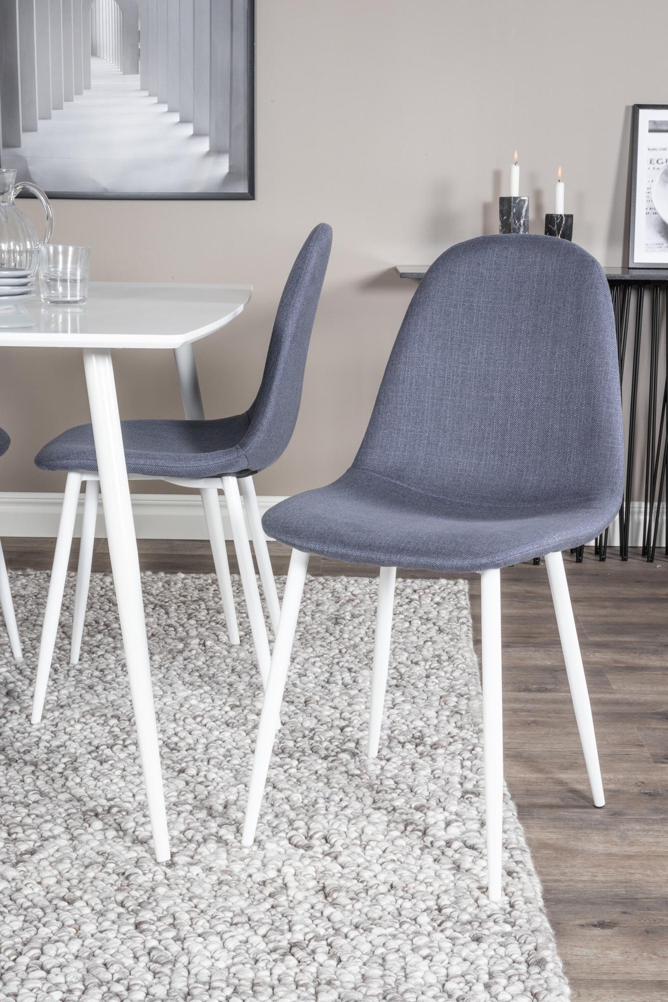 Erleben Sie stilvolle Esszimmermomente mit dem Polar Esszimmerset von Venture Home: Ein 120 cm Esstisch und 4 bequeme Stühle aus pflegeleichtem Polyester.