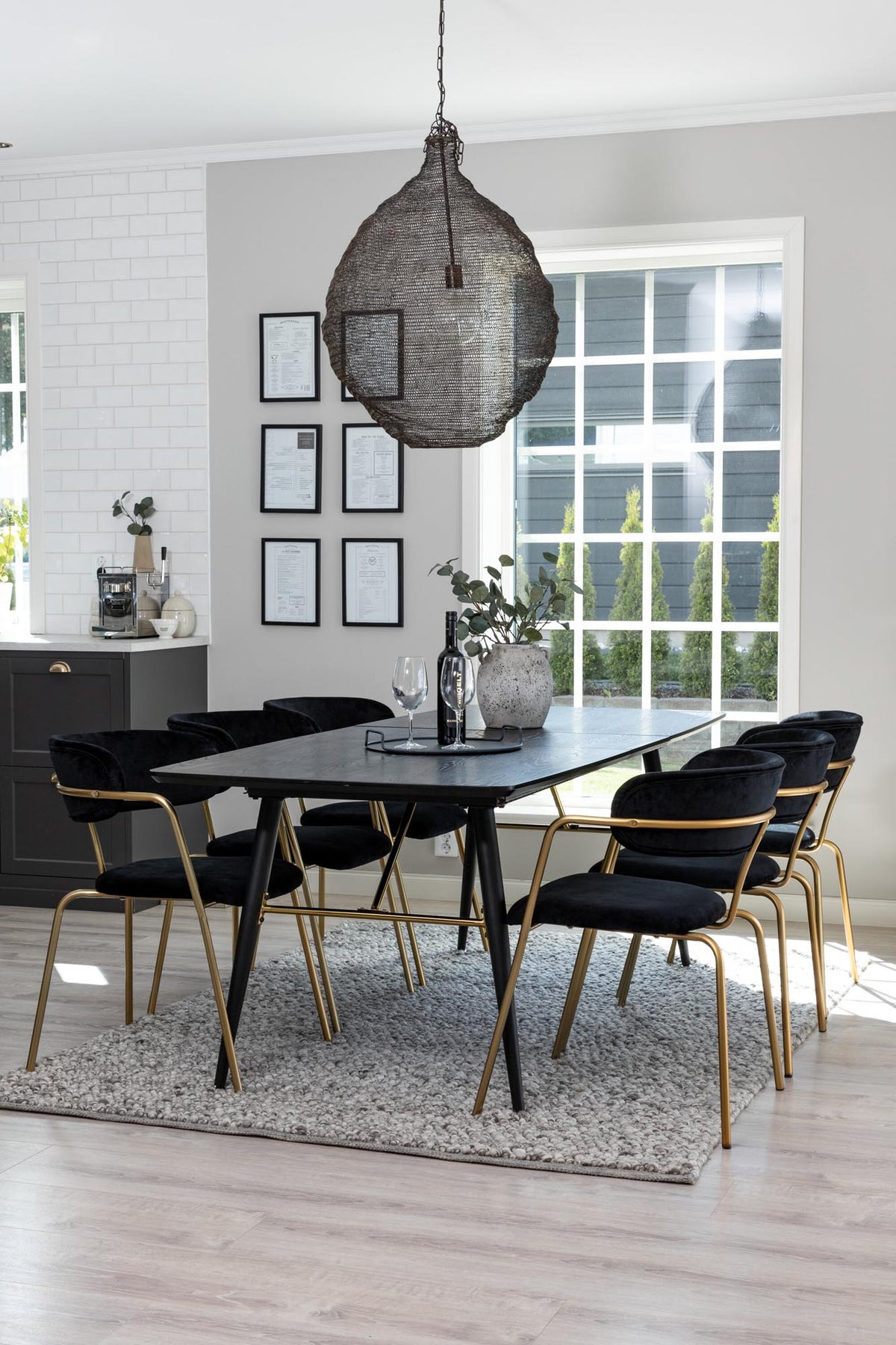 Gold Esszimmerset ausziehbar + Arrow 180cm/6St. in Schwarz / Gold präsentiert im Onlineshop von KAQTU Design AG. Esszimmerset ist von Venture Home