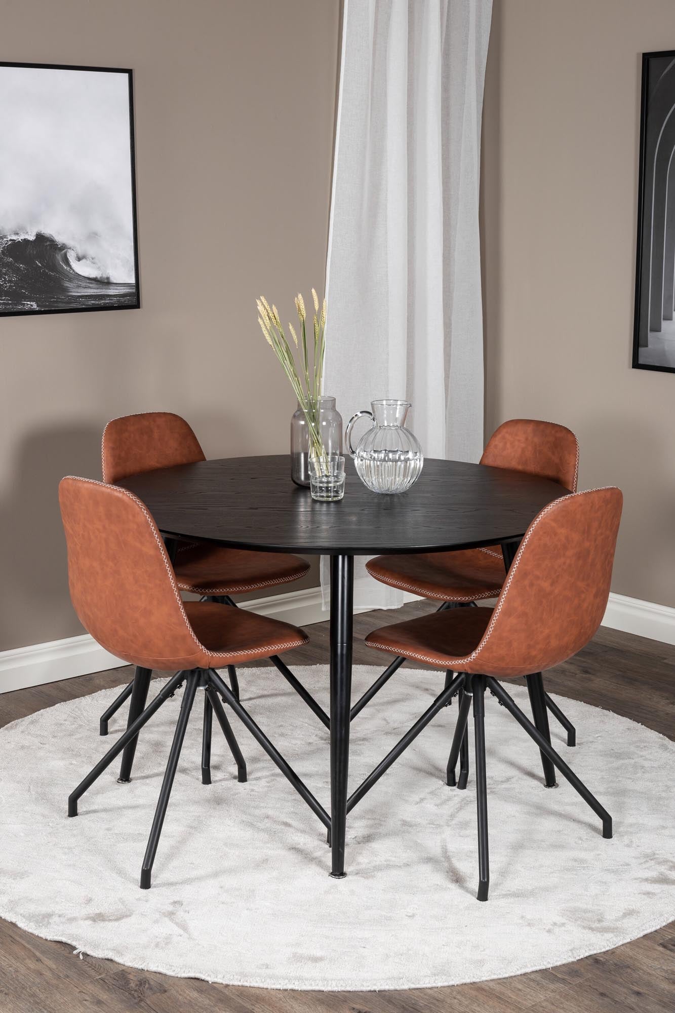 Stilvolles Dipp Esszimmerset + Polar für gesellige Runden. Ergonomische Stühle und witterungsbeständiger Tisch für drinnen und draußen.