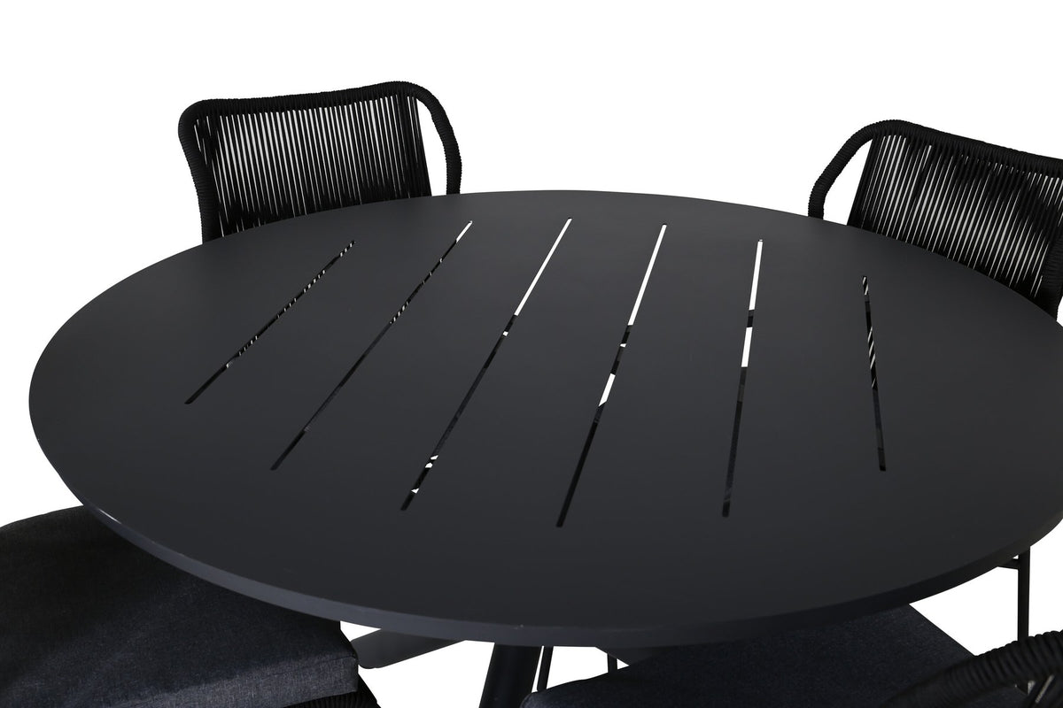 Runder Aluminium-Esstisch Ø120 cm in Schwarz mit Kreuzgestell und vier gepolsterten Esszimmerstühlen aus schwarzem Stahl, stapelbar, für den Outdoor-Bereich.